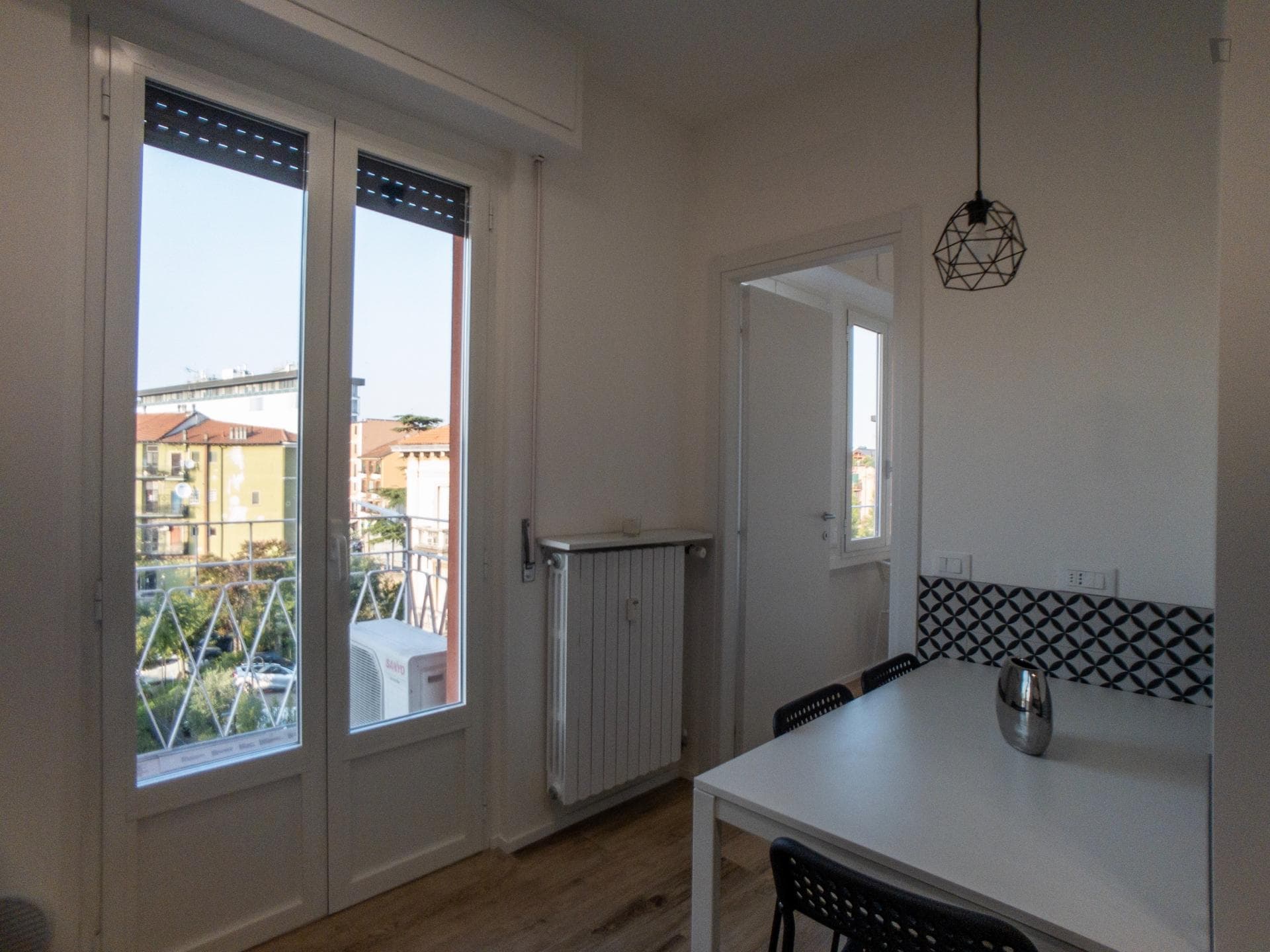 Comfy one bedroom apartment close to Bocconi University photo 1