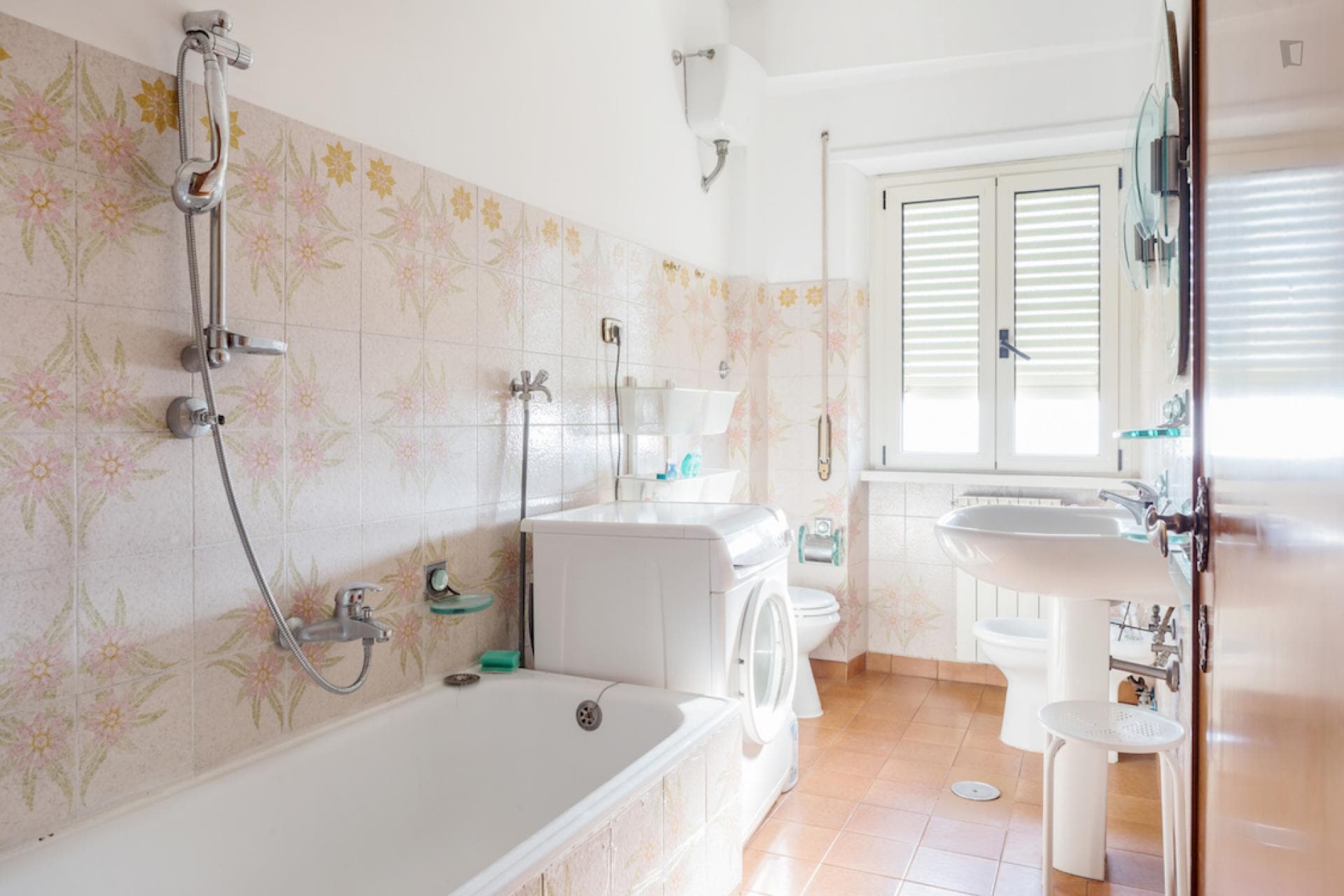Cosy single bedroom near Re di Roma metro station photo 1