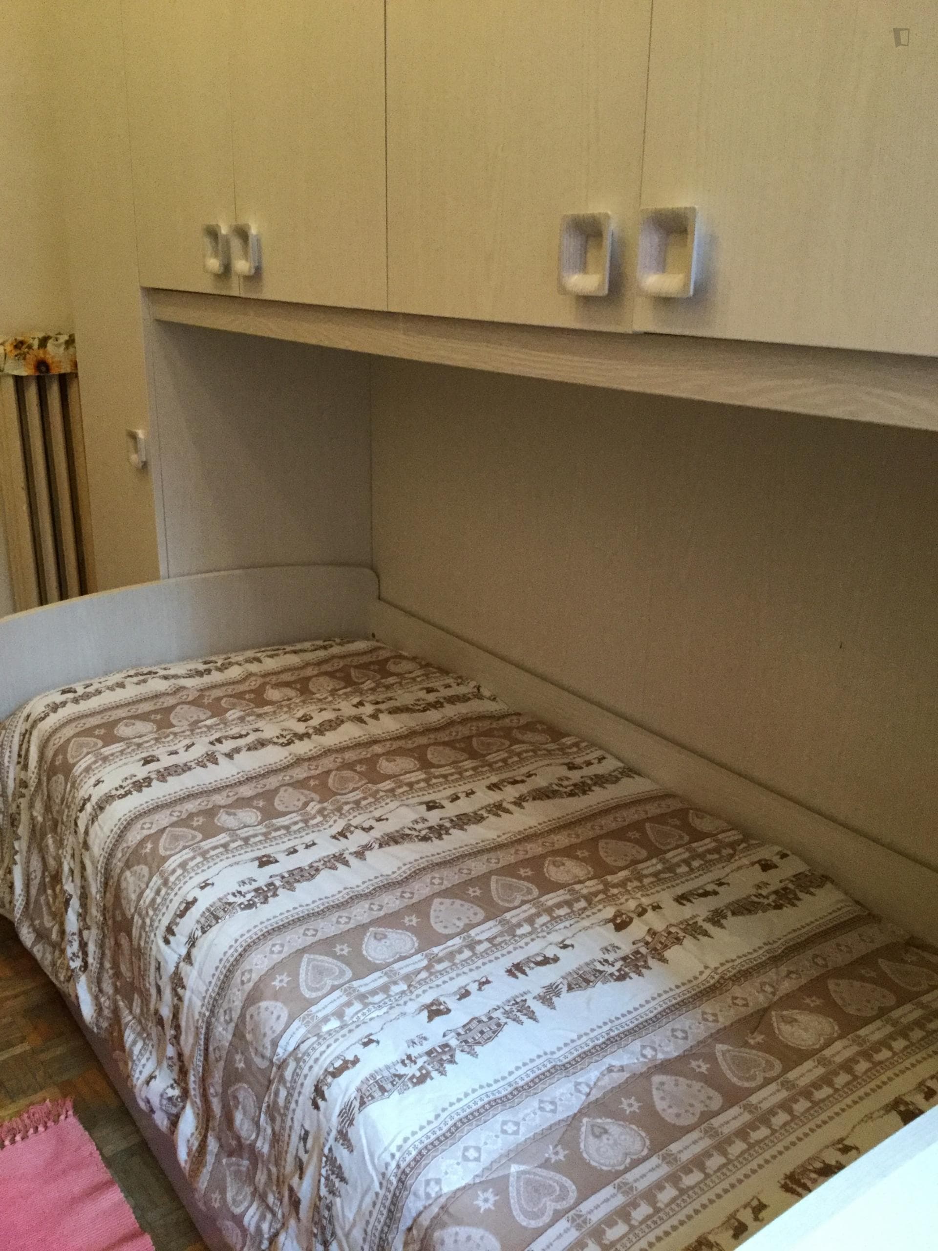 Single bedroom, with balcony, in 2-bedroom apartment photo 1