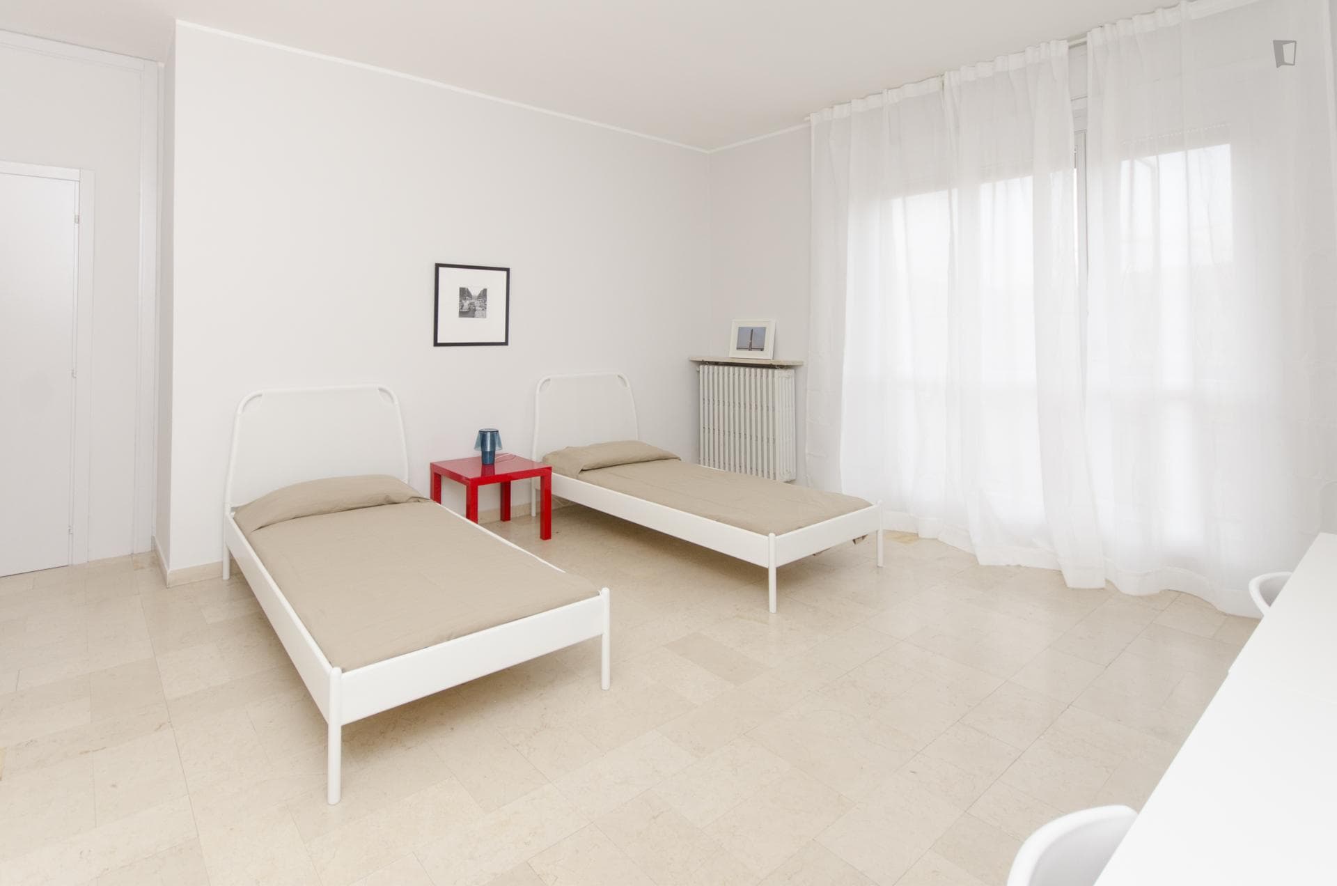 Roomy twin bedroom in the vicinity of ISAD - Institute of Design and Architecture photo 1