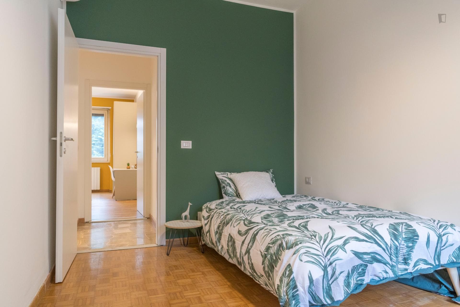 Modern single bedroom near Metro Sant'Agostino/Porta Genova, room 3 photo 1