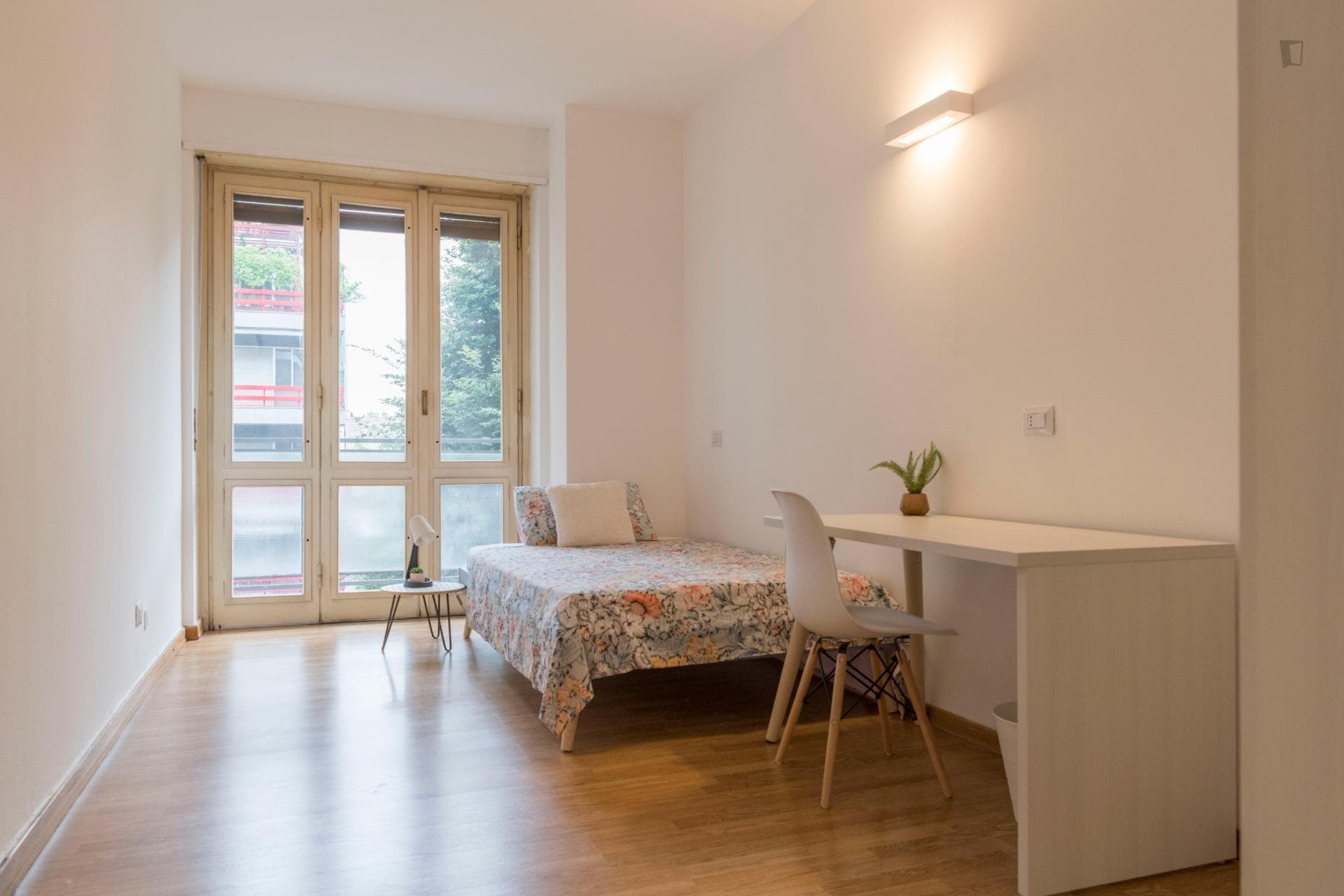 Nice double bedroom near Metro Sant'Agostino/Porta Genova, room 1 photo 1