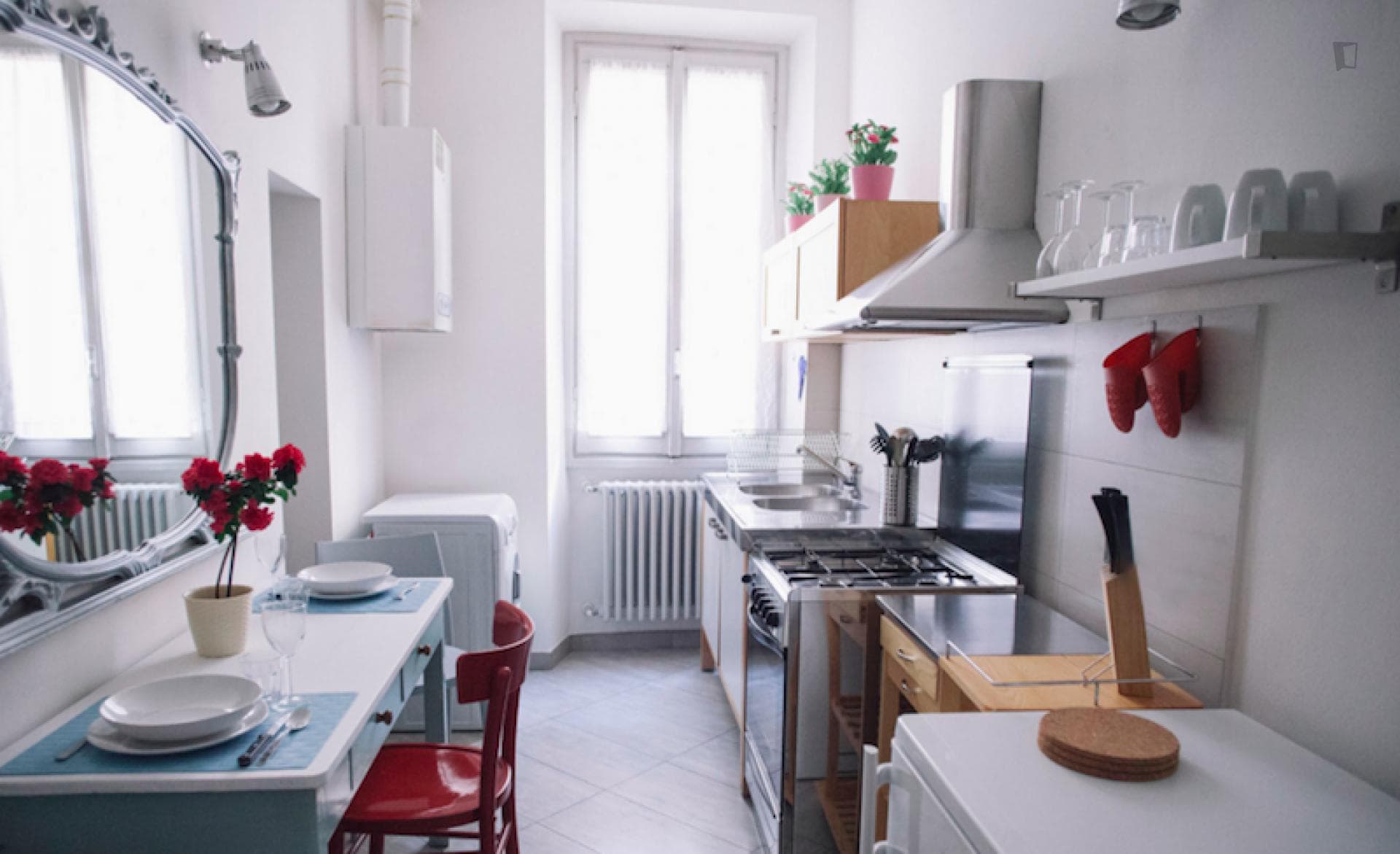 Fancy 2-bedroom flat close to the wonderful Parco Sempione photo 1