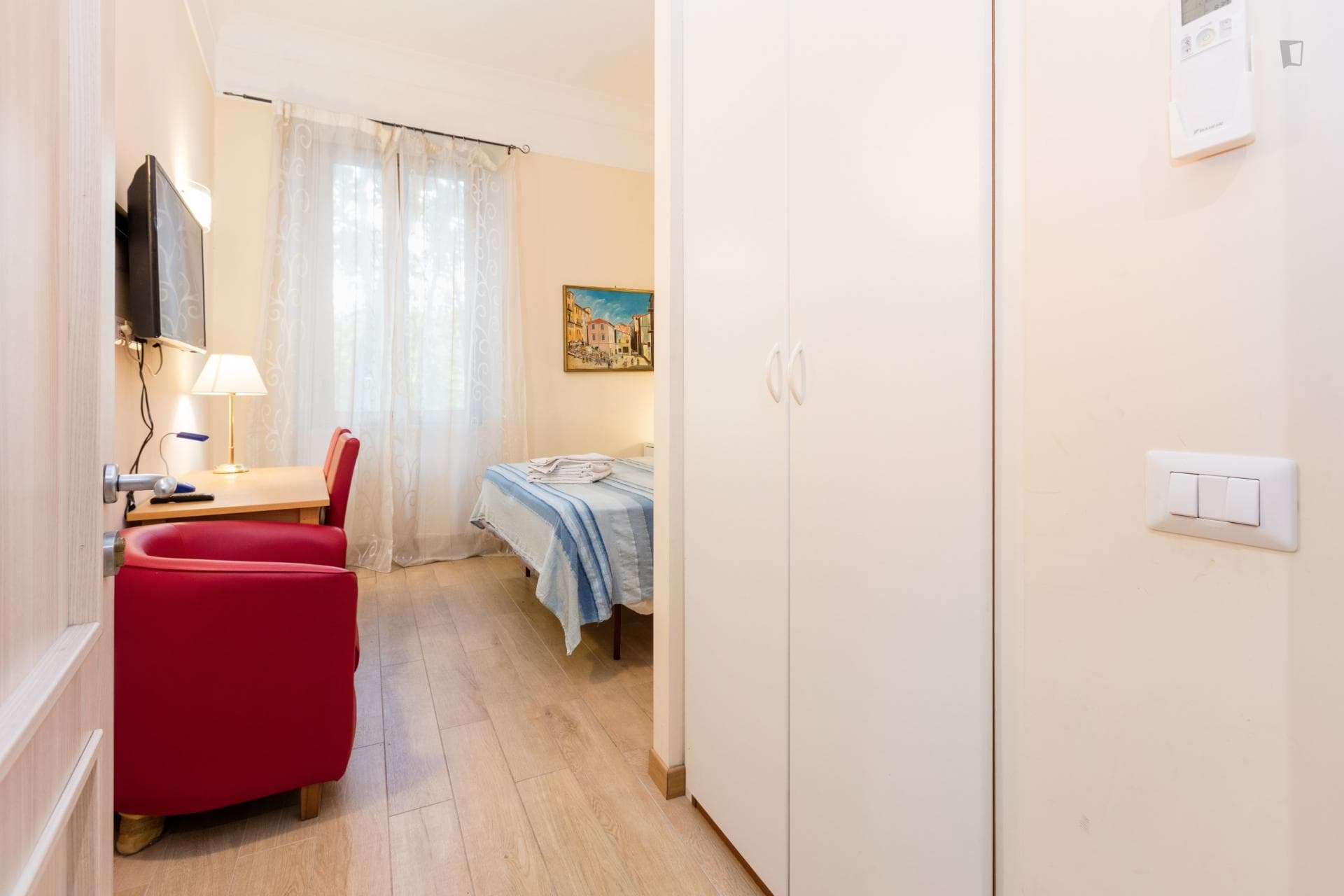 Colourful double ensuite bedroom near the Vatican City photo 1