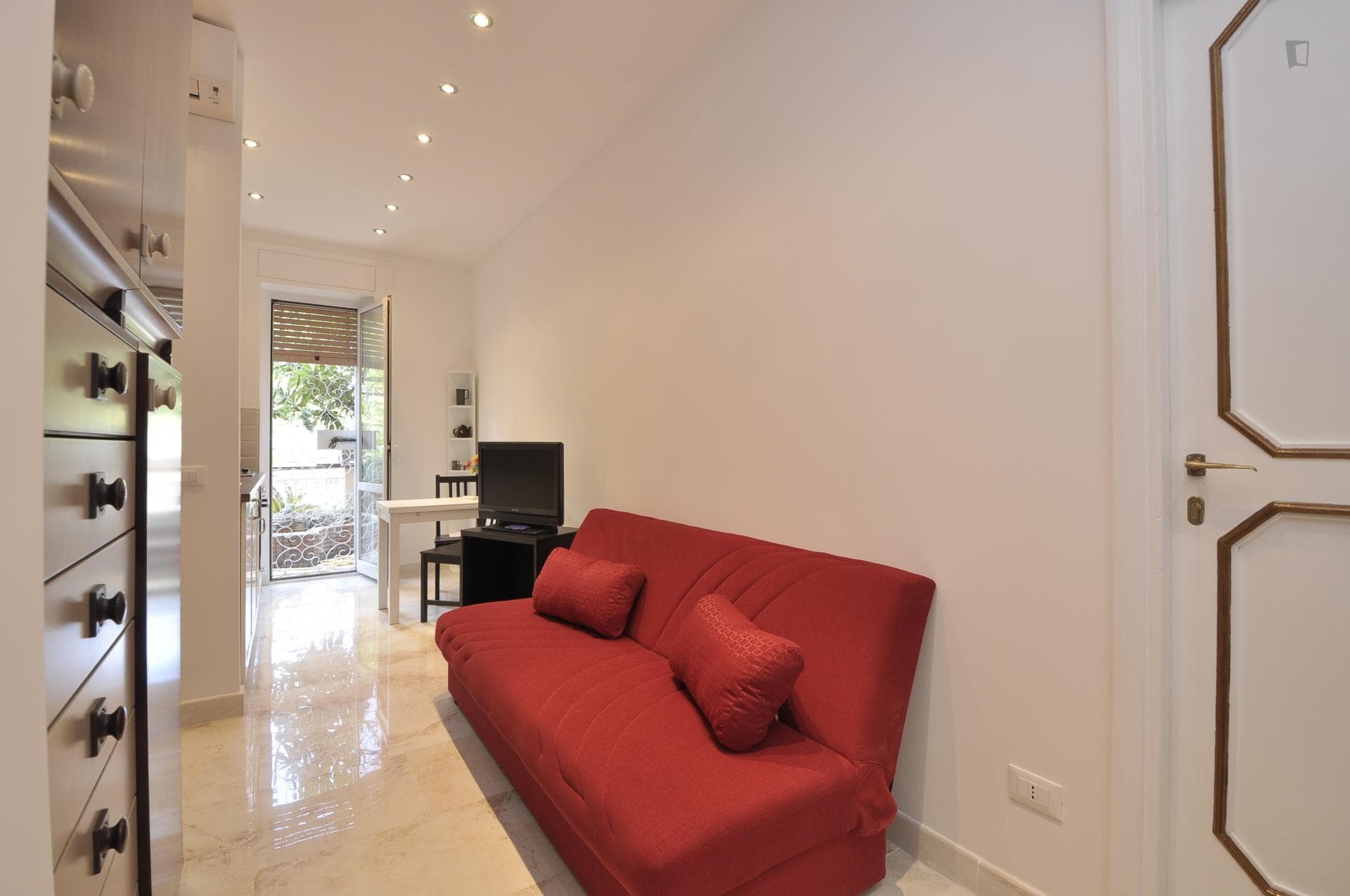 Modern studio apartment located in Quartiere XI Portuense photo 1