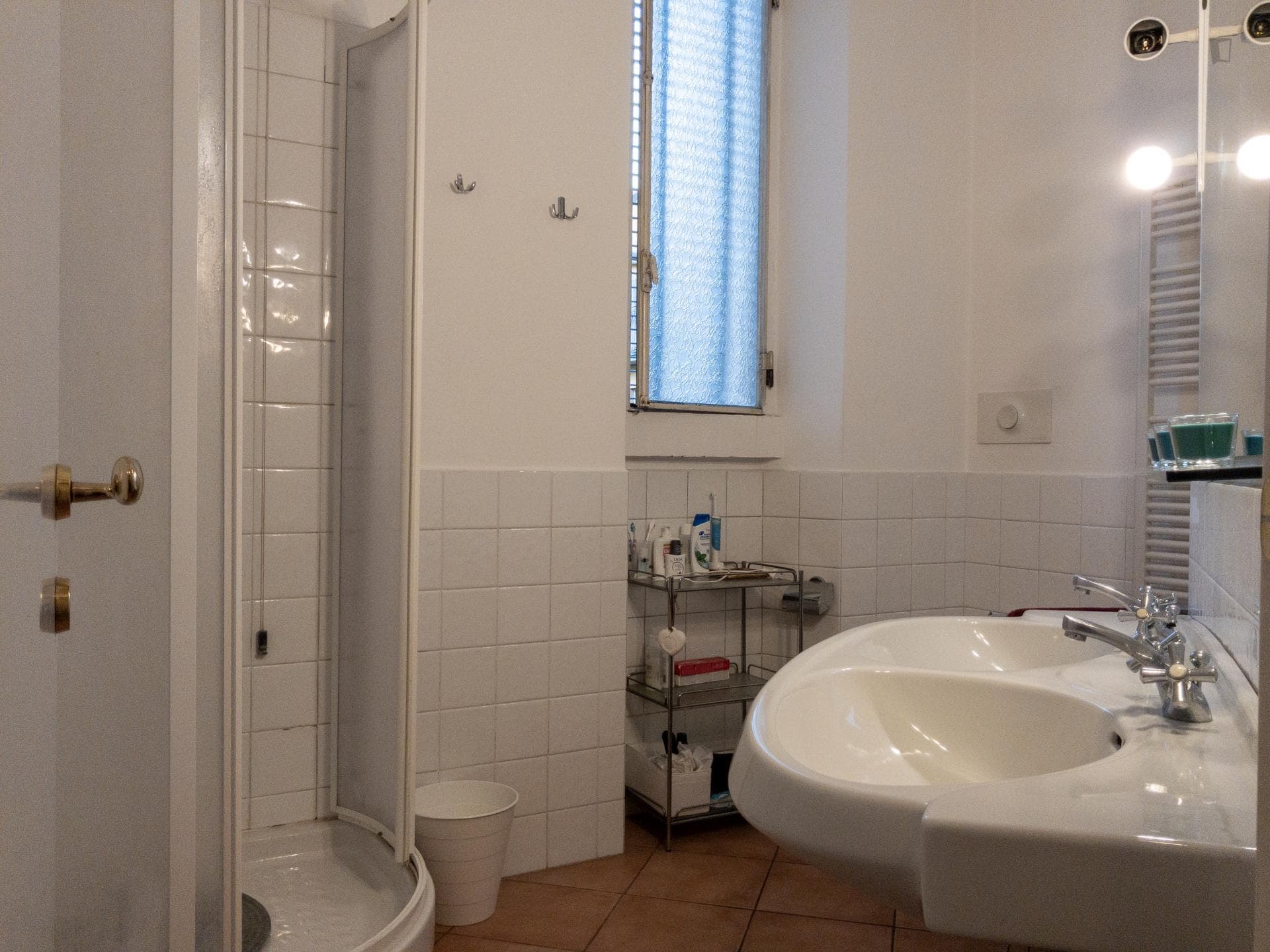 Bed in a twin bedroom in Porta Romana neighbourhood photo 1
