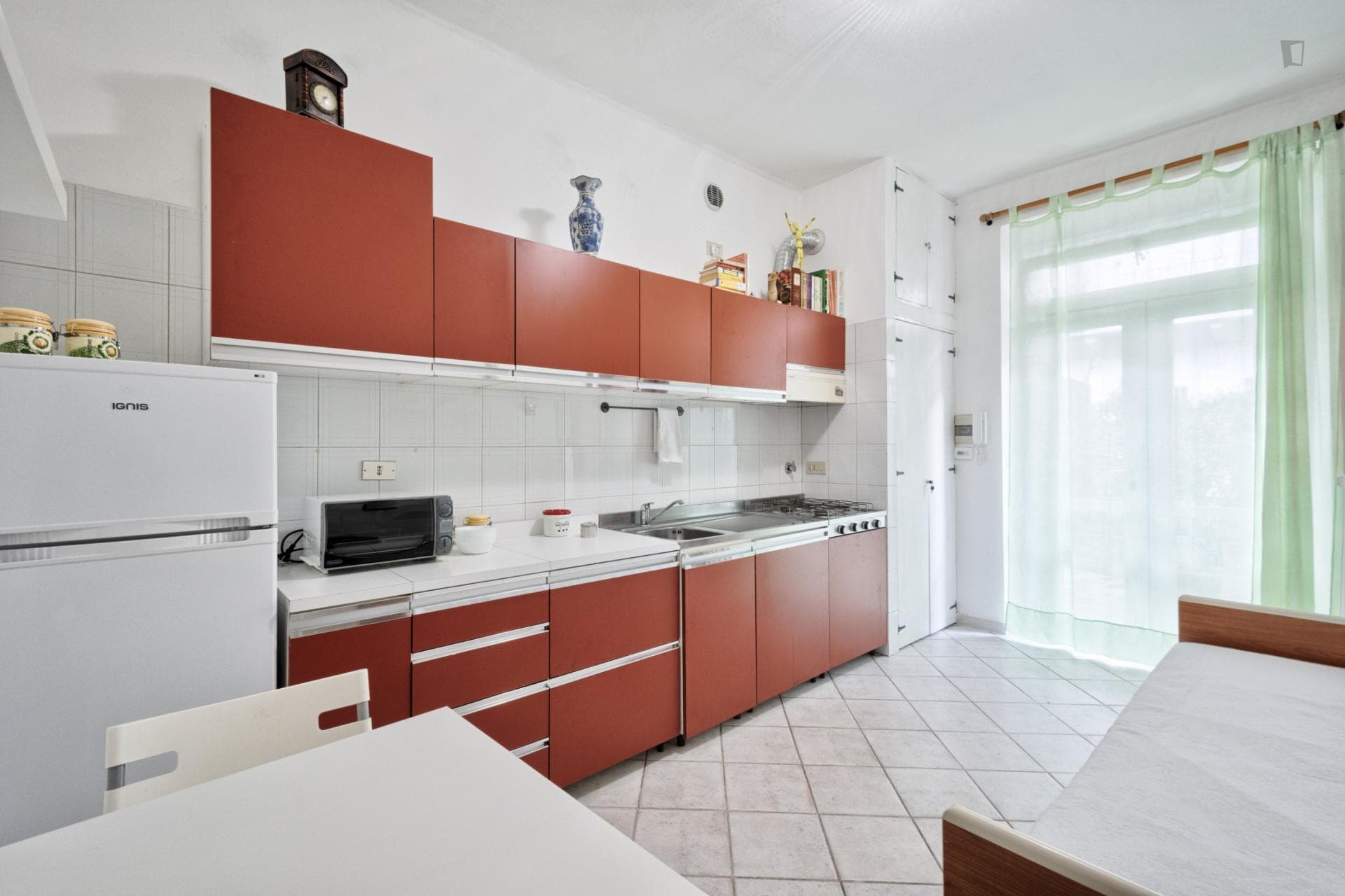 Pleasant 1-bedroom apartment near the Spezia metro photo 1