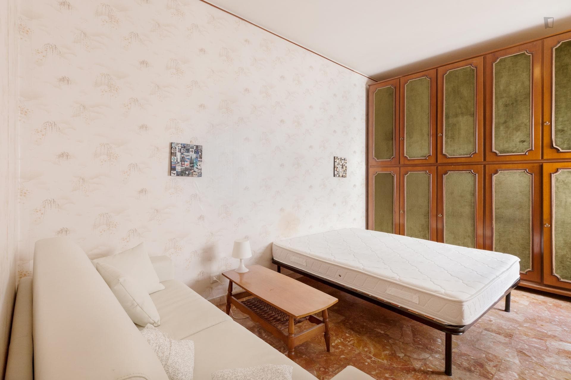 Nice double bedroom in 5-bedroom apartment photo 1