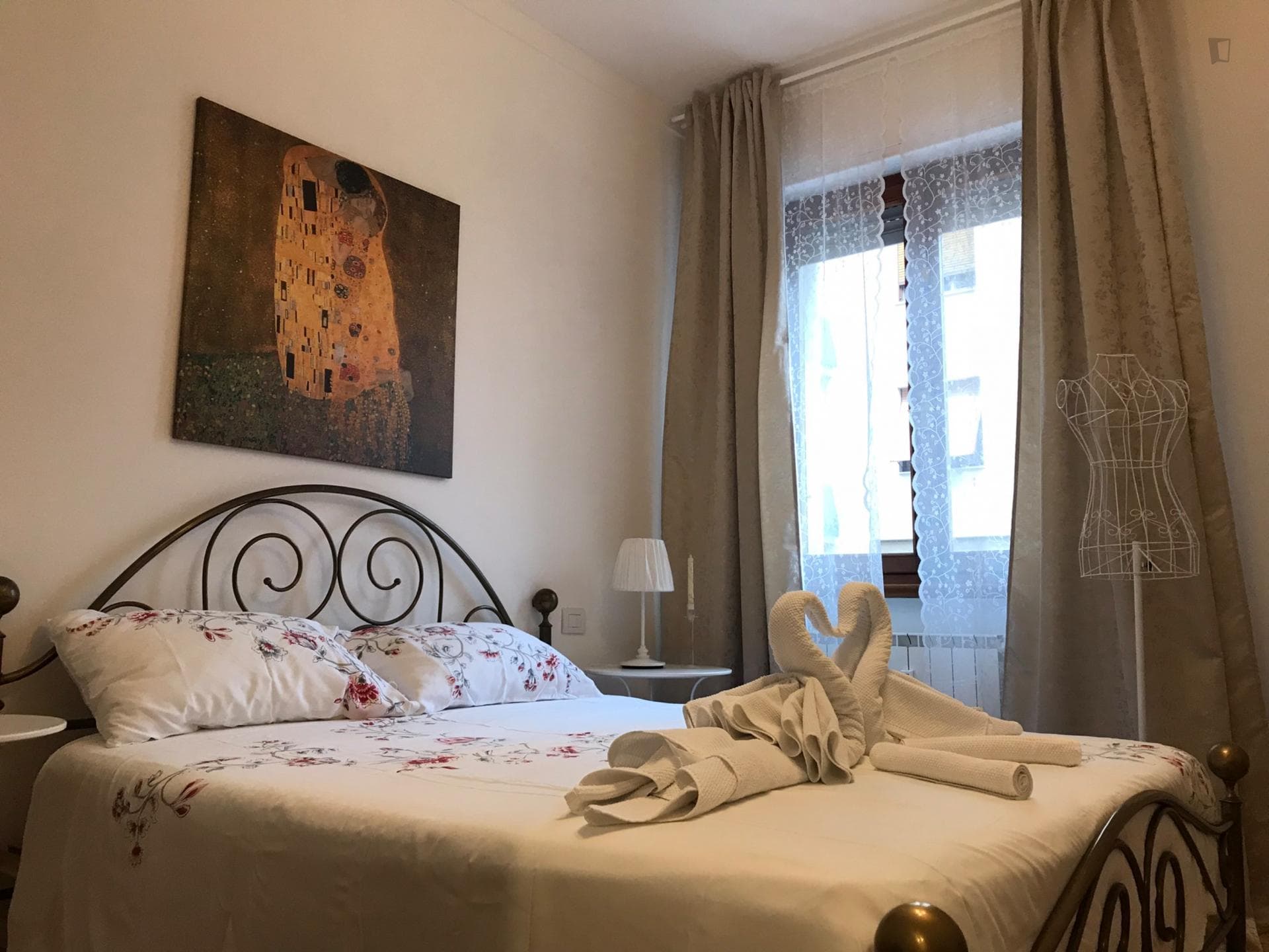 Double bedroom in a 3-bedroom apartment near Parco San Donato Università di Fi photo 1