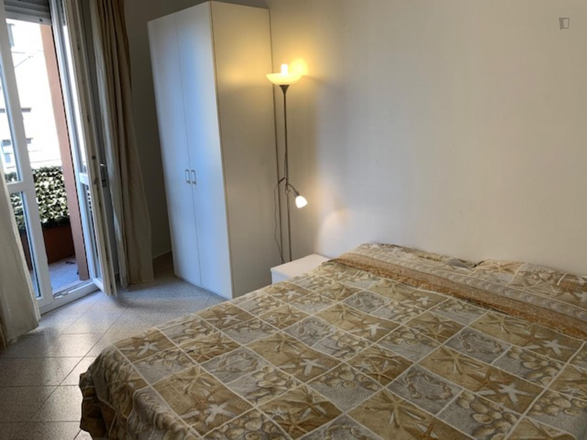Double bedroom in a 2-bedroom apartment in Bolognina photo 1