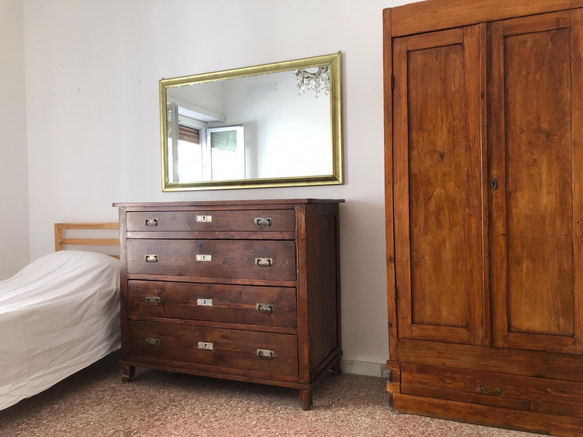 Single bedroom in a 4-bedroom apartment near Roma Prenestina train station photo 1