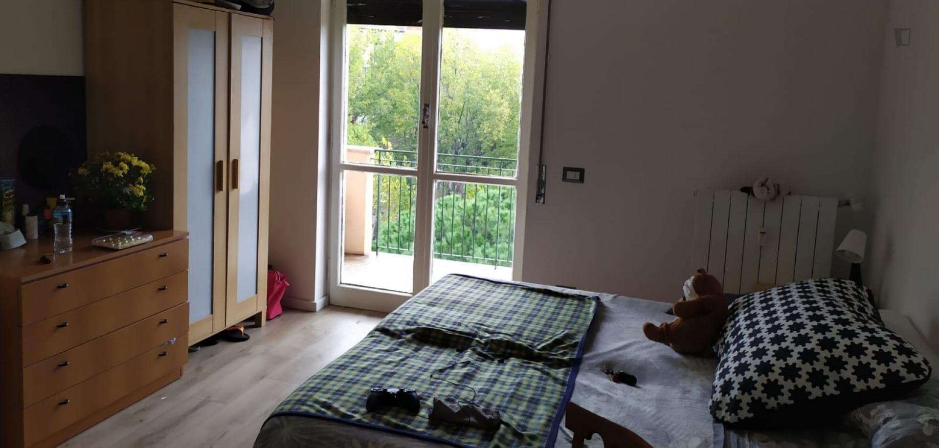 Double bedroom with balcony photo 1
