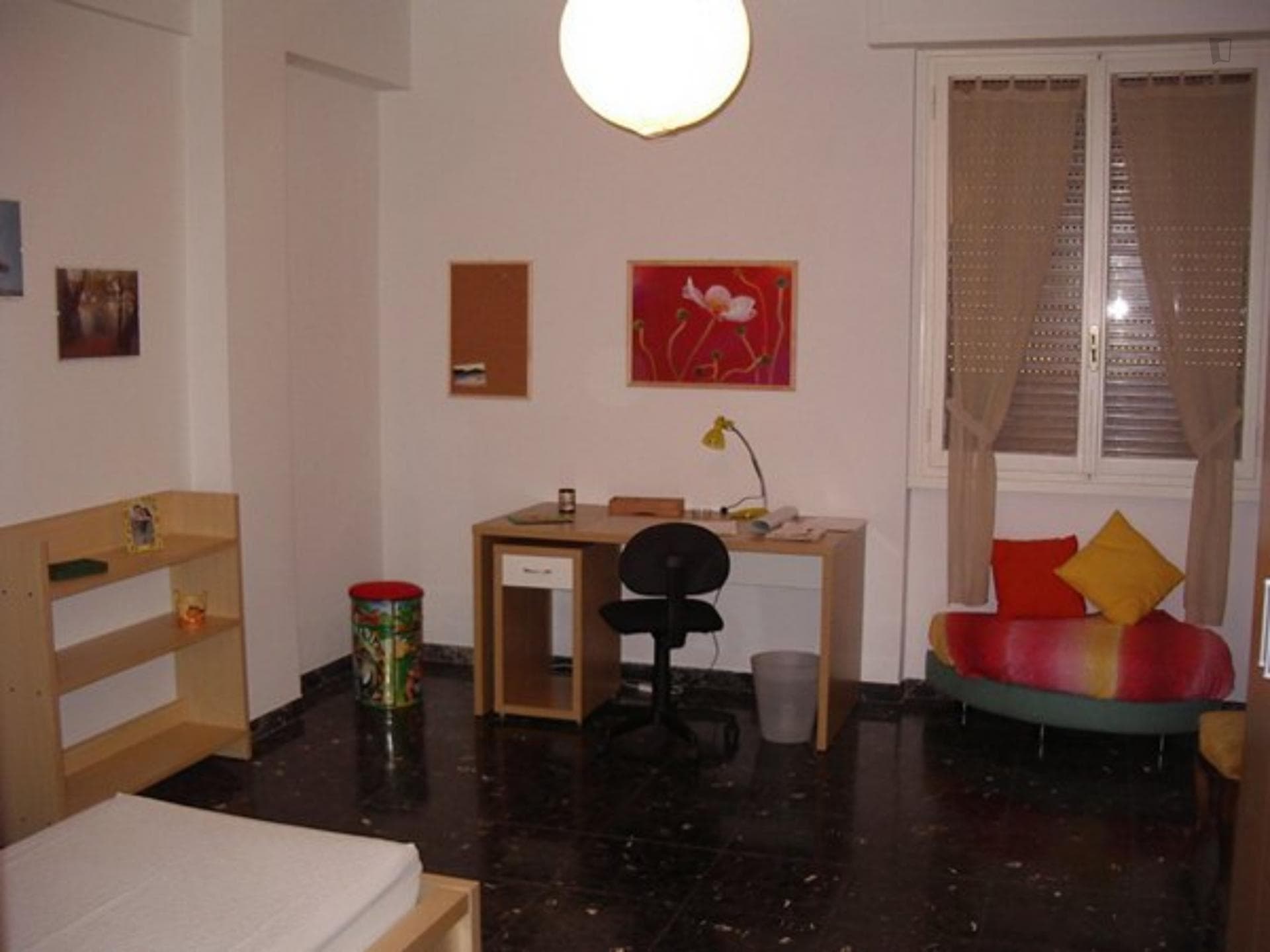 Single bedroom in 3-bedroom apartment in Quaracchi area photo 1