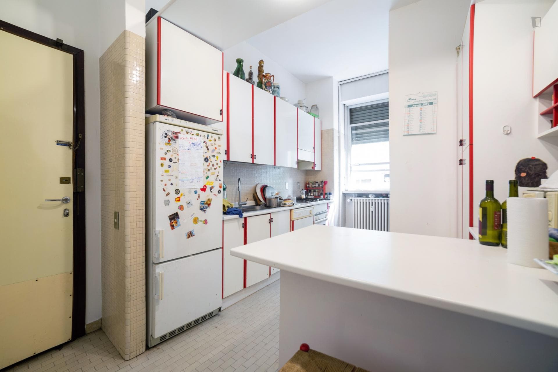 Large double bedroom in the Villaggio dei Giornalisti neighbourhood photo 1