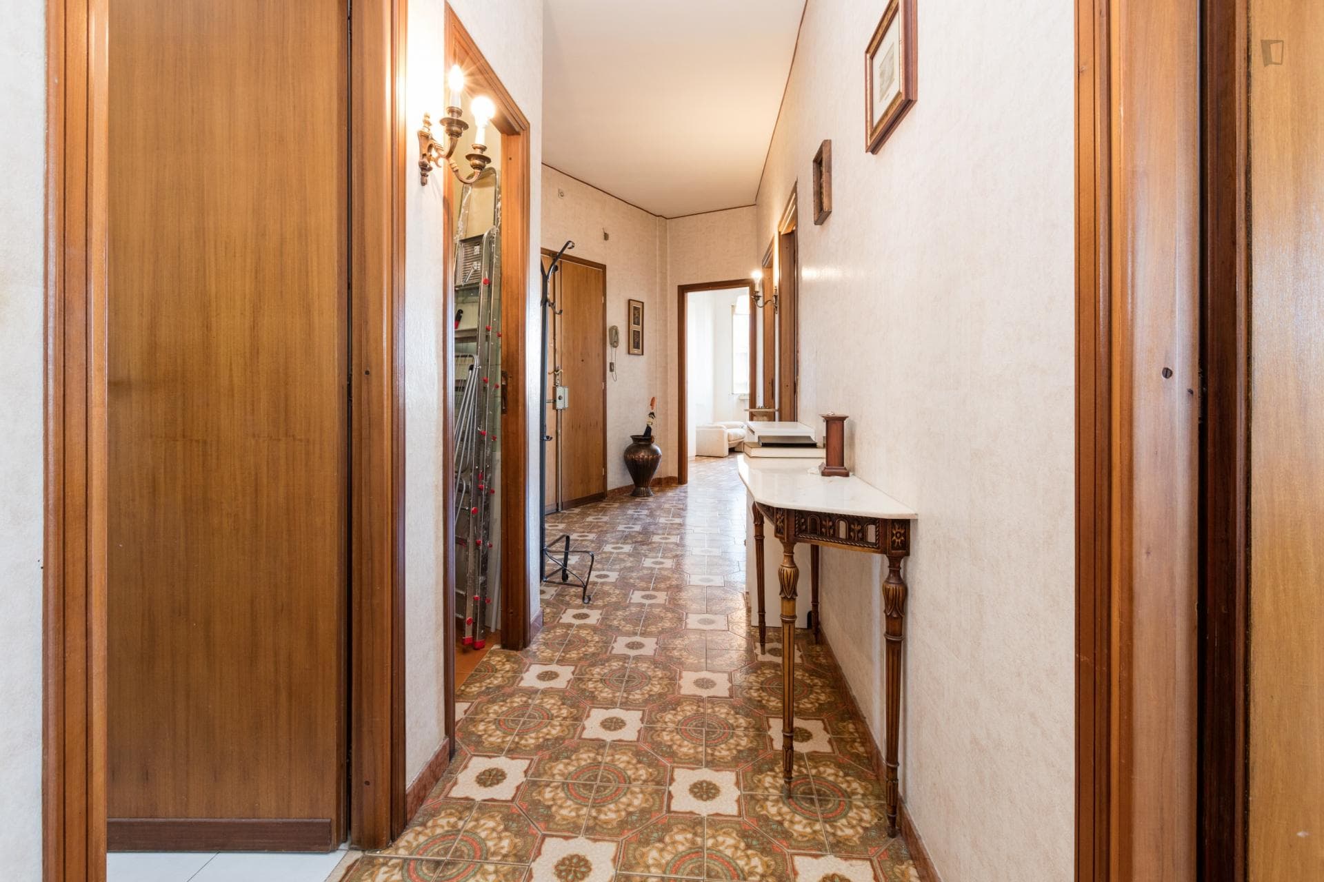 Spacious and bright single bedroom with a balcony, near the Ponte Casilino train station photo 1