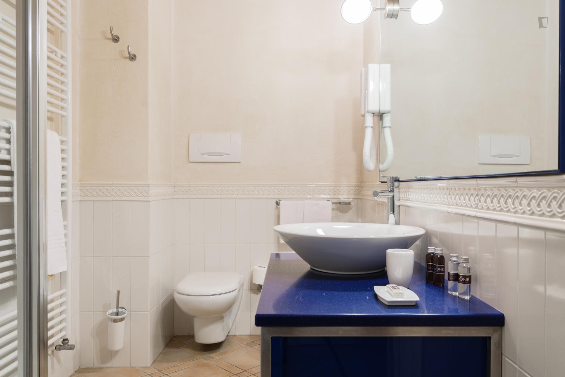 Super nice 2-bedroom apartment close to NABA and Domus Academy photo 1