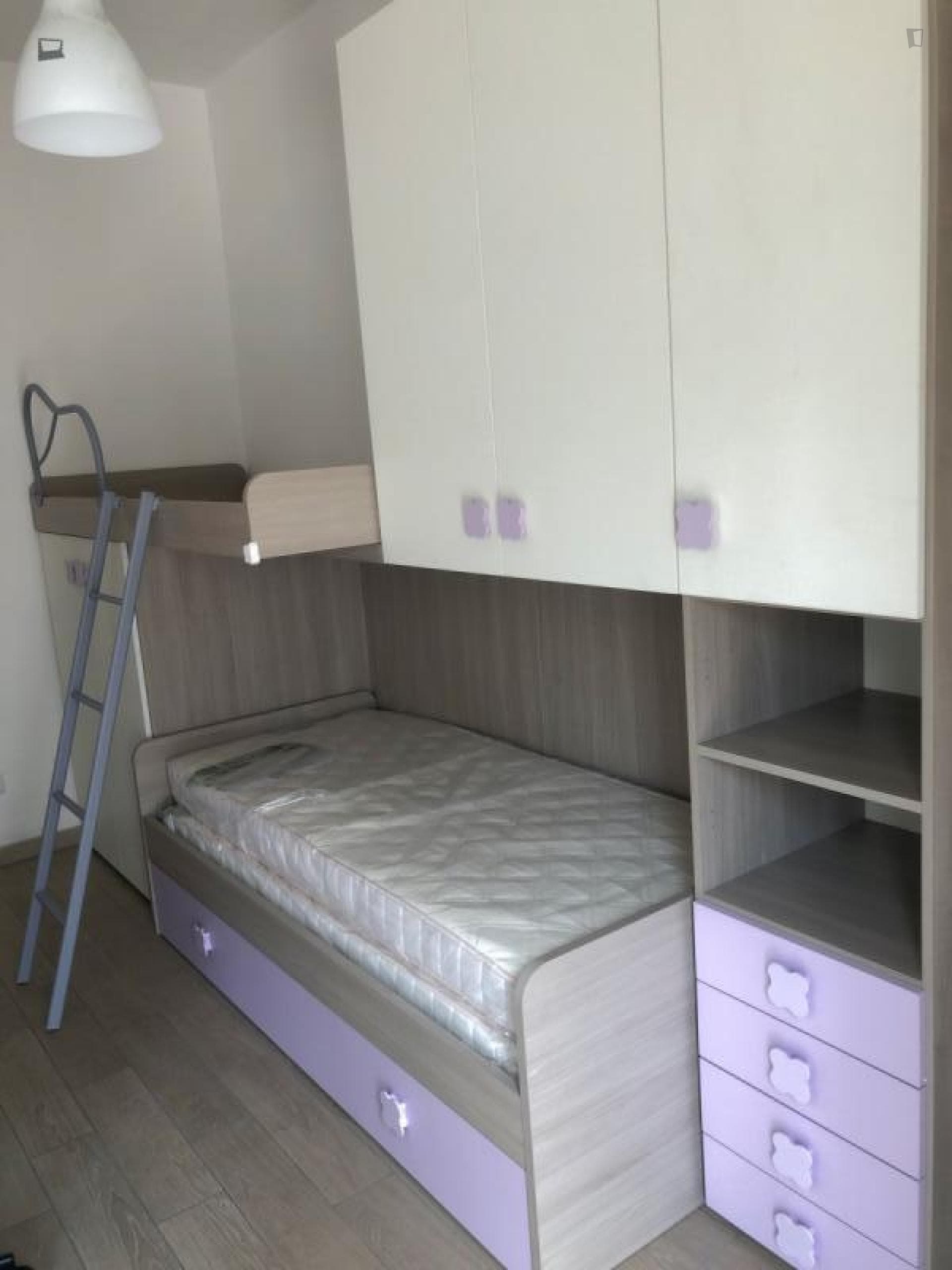 Bunk bedroom in a 4-bedroom apartment near Roma Prenestina train station photo 1