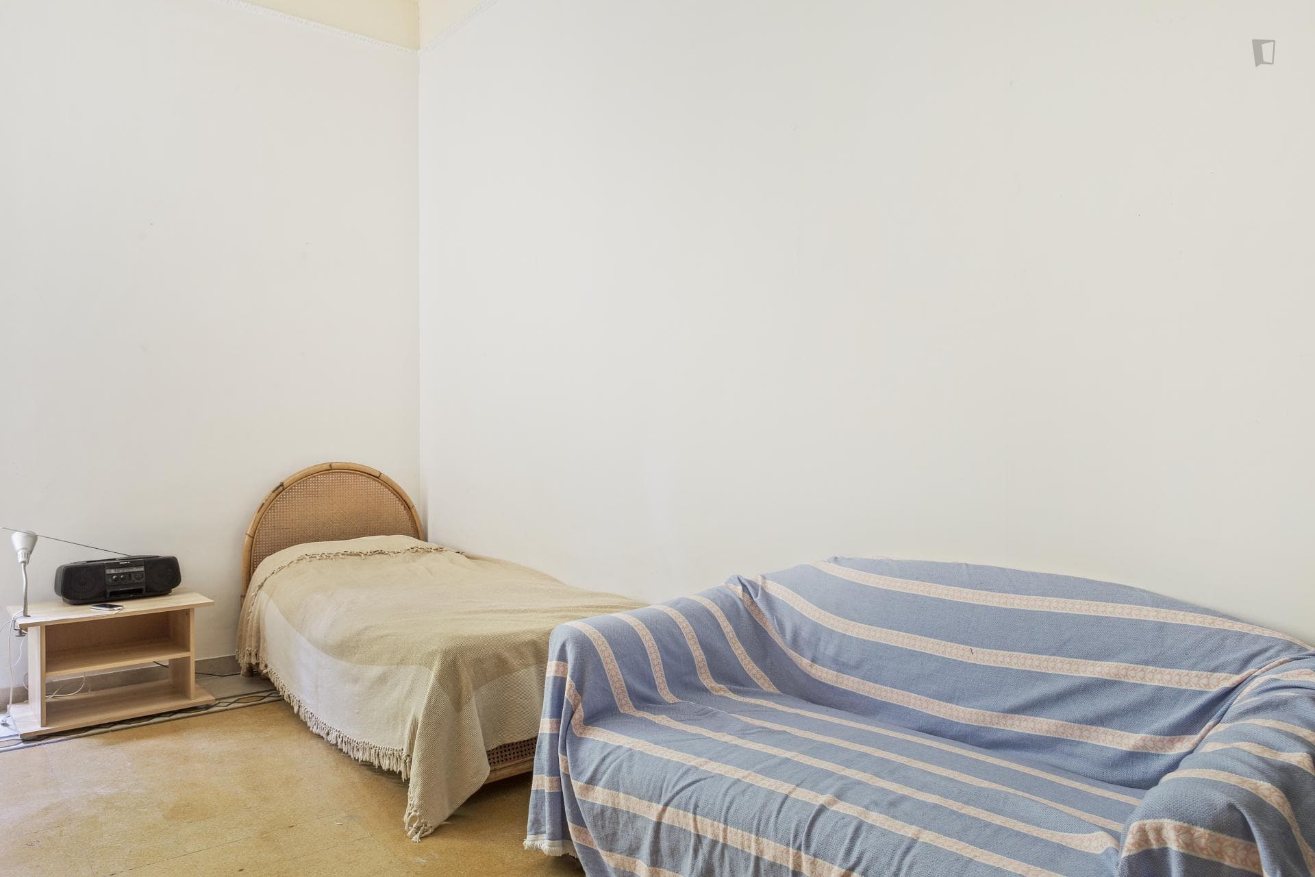 Bright single bedroom in a 3-bedroom flat not far from Sapienza Università di Roma photo 1