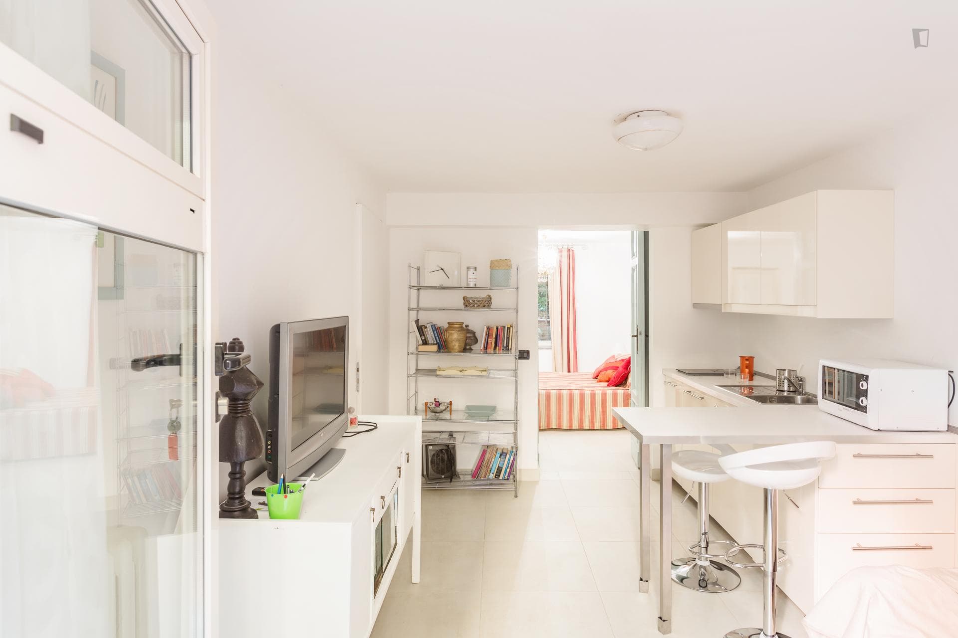 1-bedroom plus 1 kitchen/living room, with outdoor area photo 1