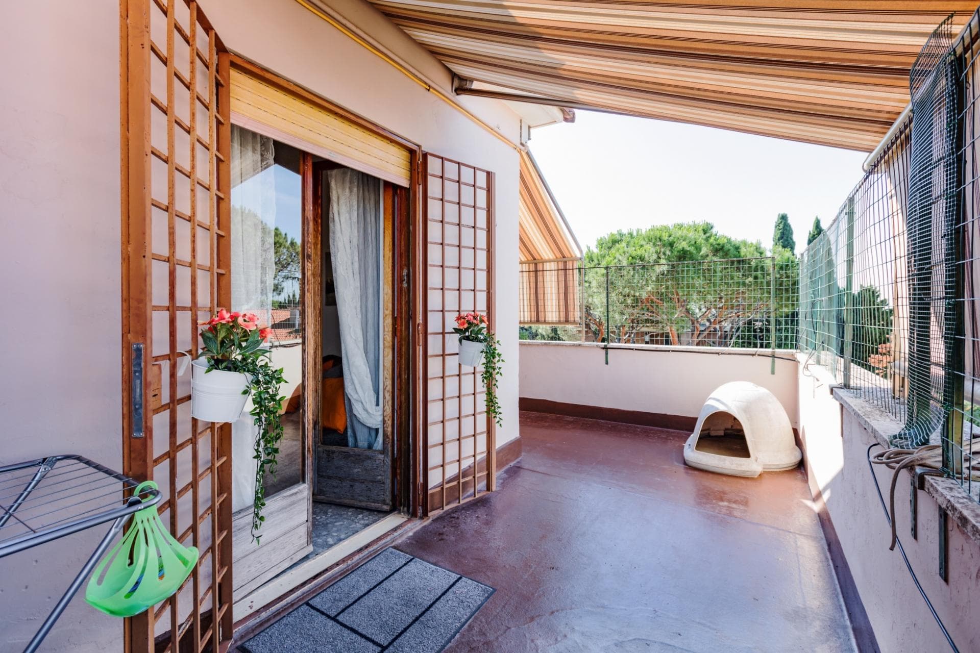 Fresh 2-bedroom apartment right next to Universita' Cattolica del Sacro Cuore photo 1