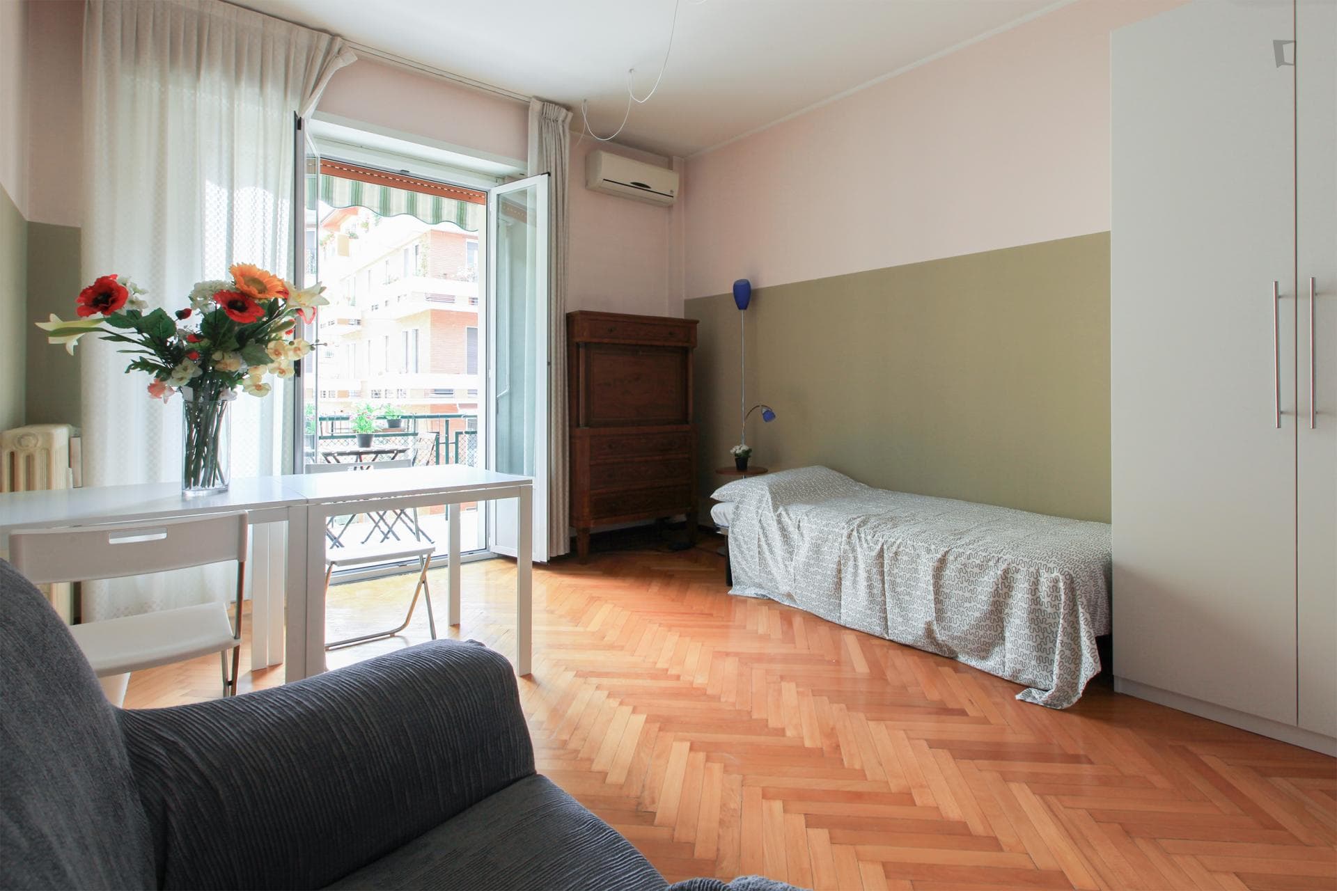 Great looking twin bedroom close to ESE Milano photo 1