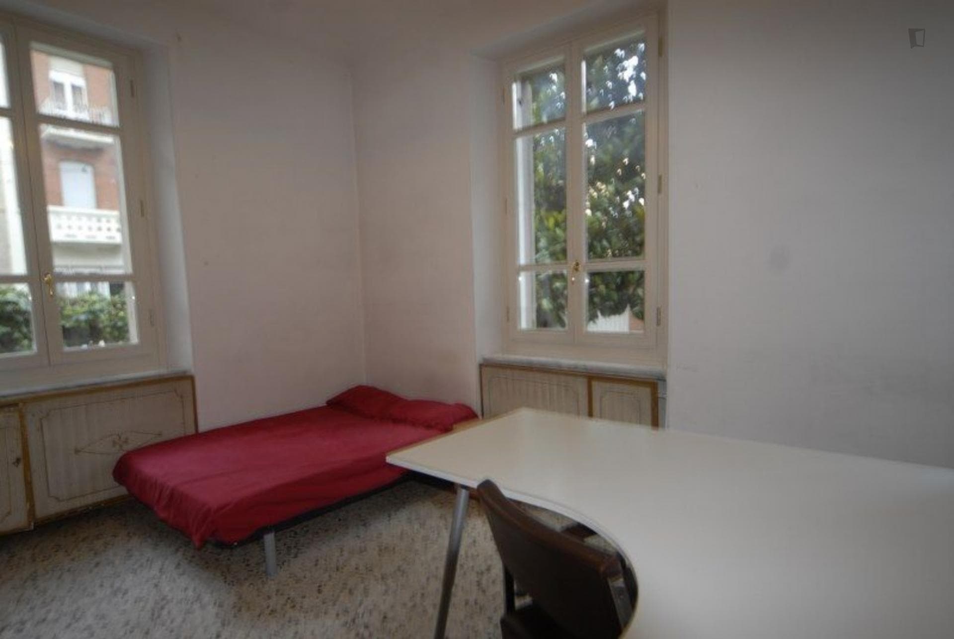 Bright double bedroom in Crocetta area photo 1