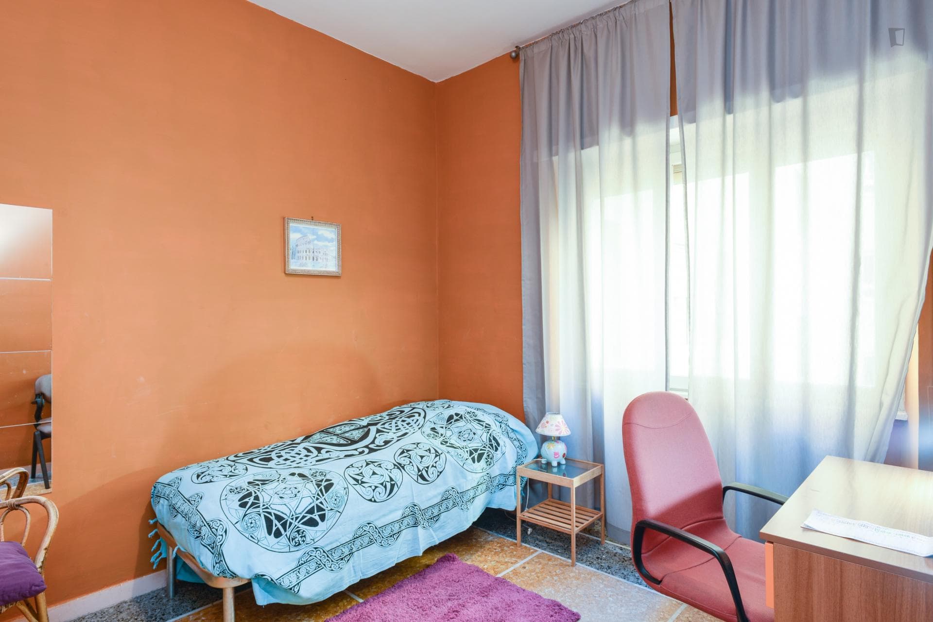 Colourful single bedroom in Ostiense neighbourhood photo 1