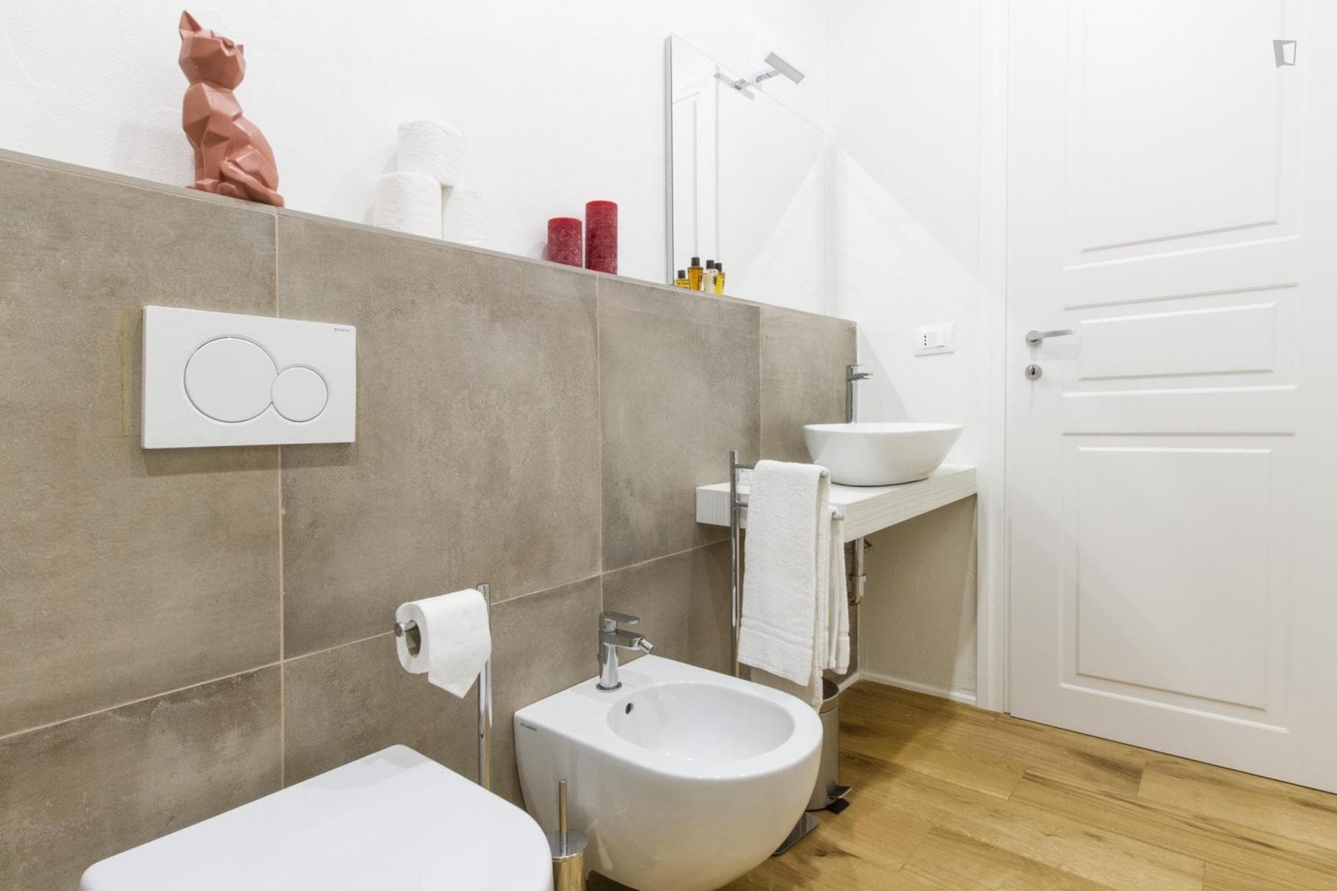 Stunning 3-bedroom apartment in Bologna city centre photo 1