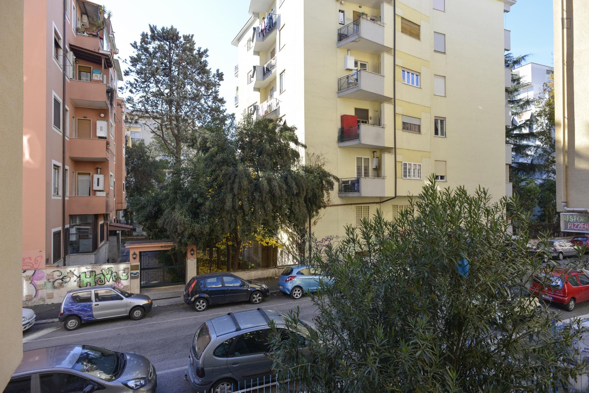 Inviting bedroom with balcony close to the Conca D'oro metro station photo 1