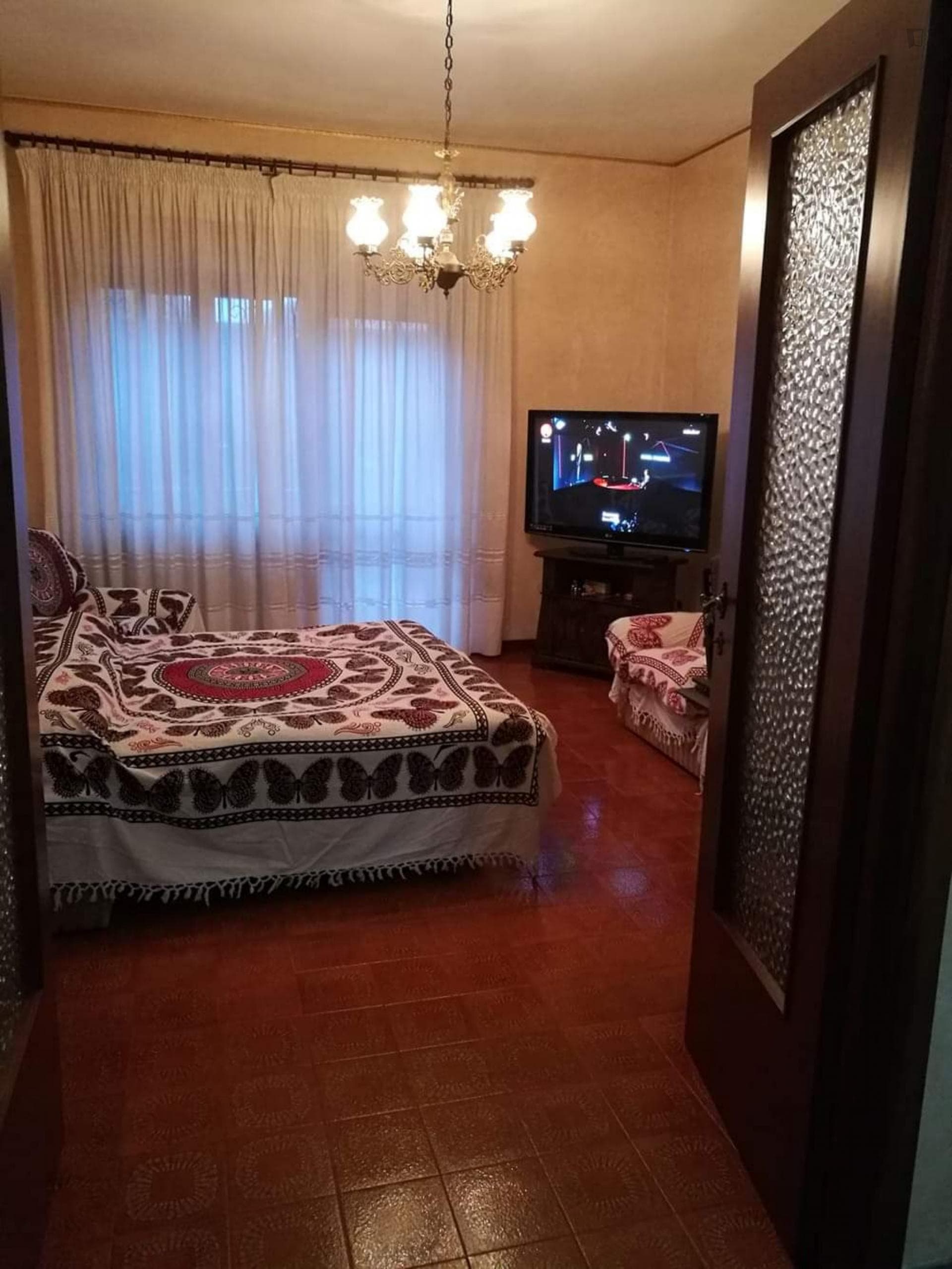 Nice double bedroom in a 2-bedroom flat with big terrace photo 1