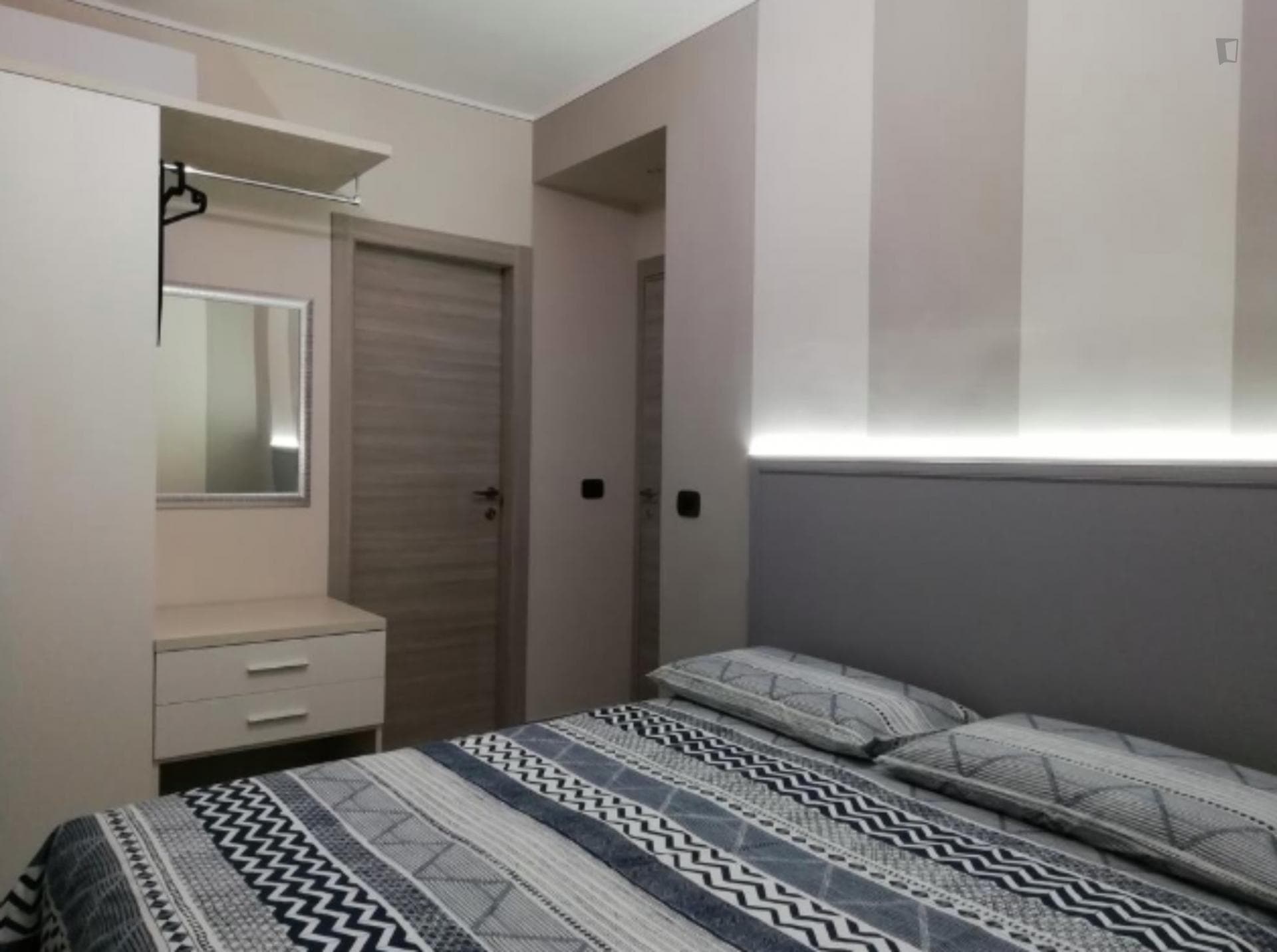 Charming double ensuite bedroom in Cambiano Neighborhood photo 1