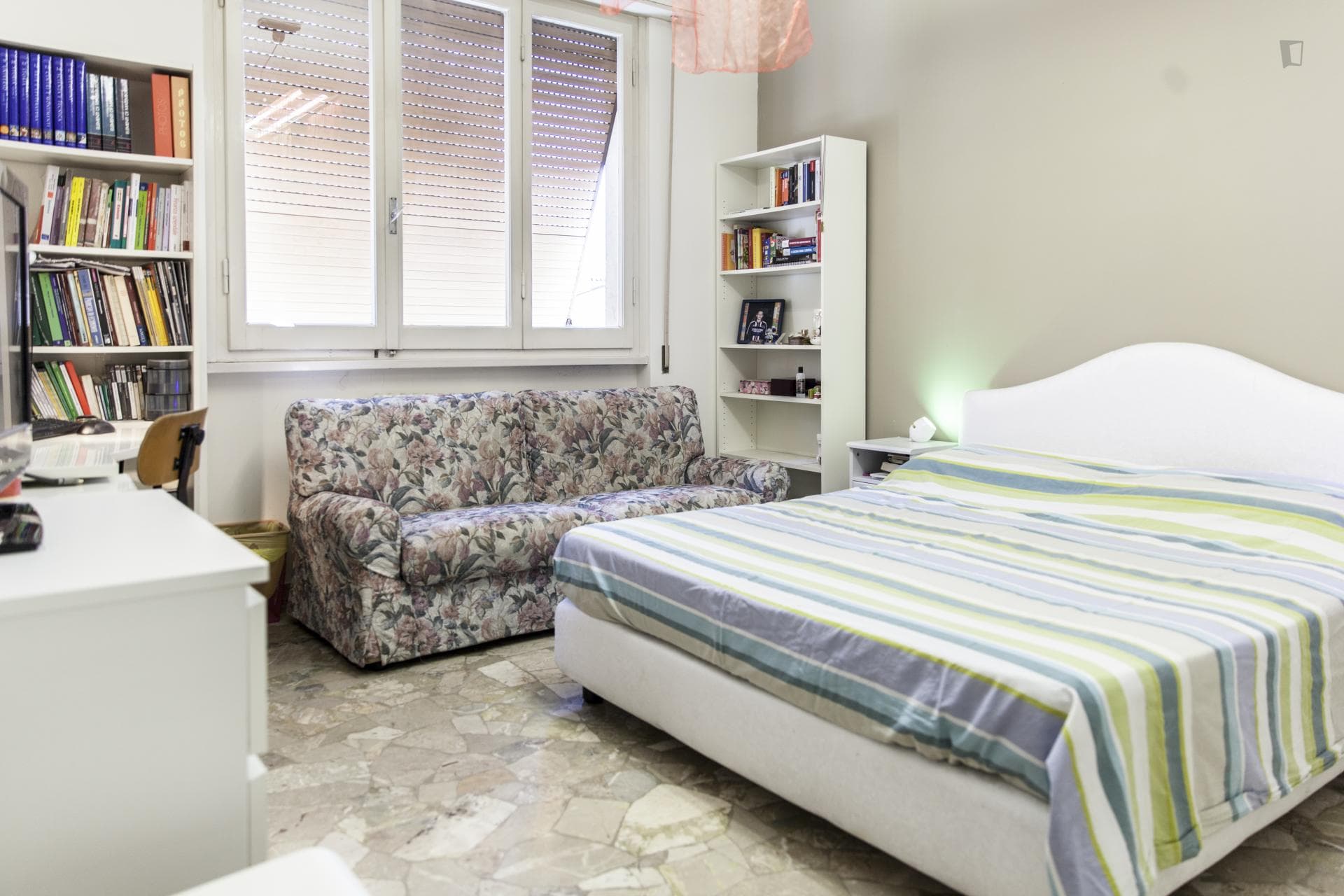 Modern and sunny double bedroom near Albereta park in Gavinana photo 1