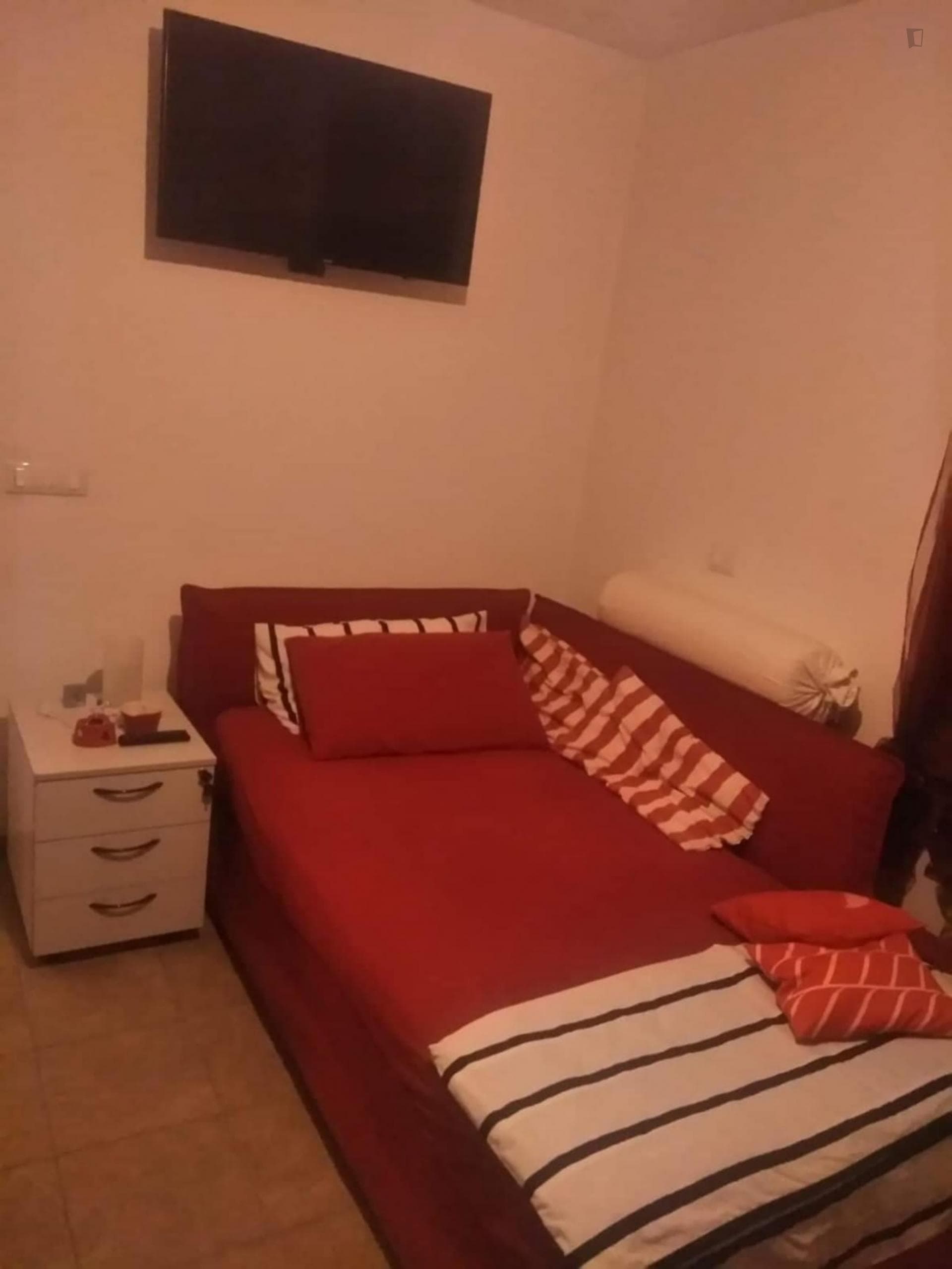 Quiet single bedroom close to the Faculty of Agriculture photo 1