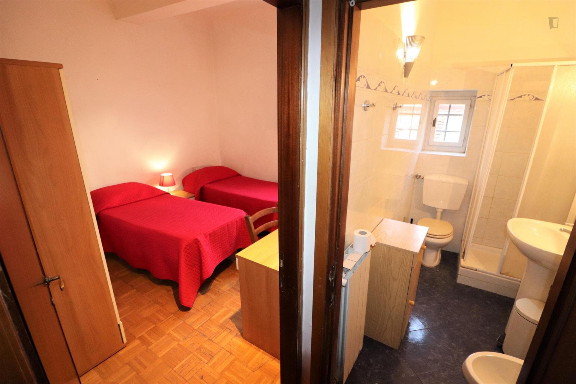 Nice twin bedroom in Florence city centre photo 1