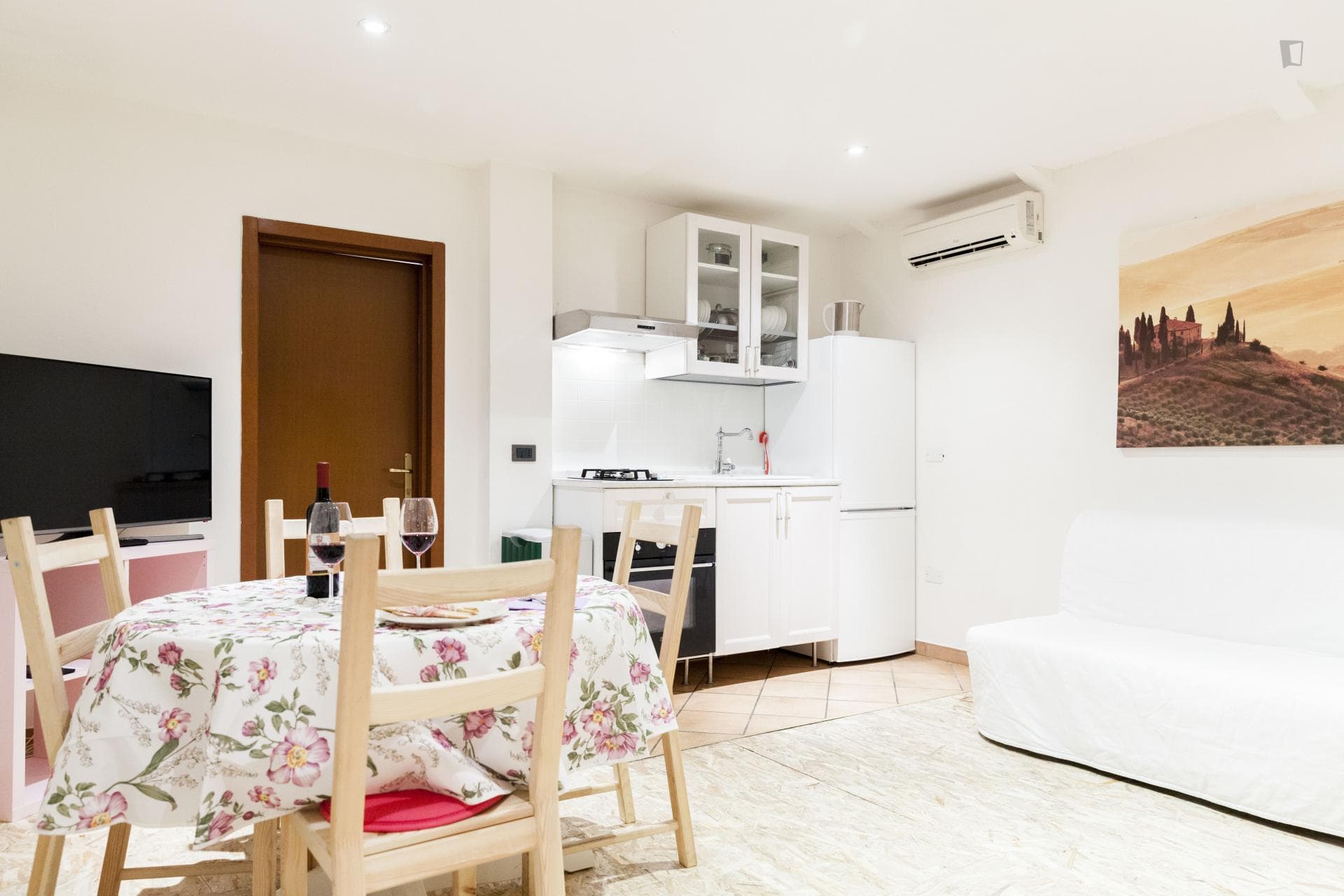 Fantastic 1-bedroom apartment located in Pescarola photo 1