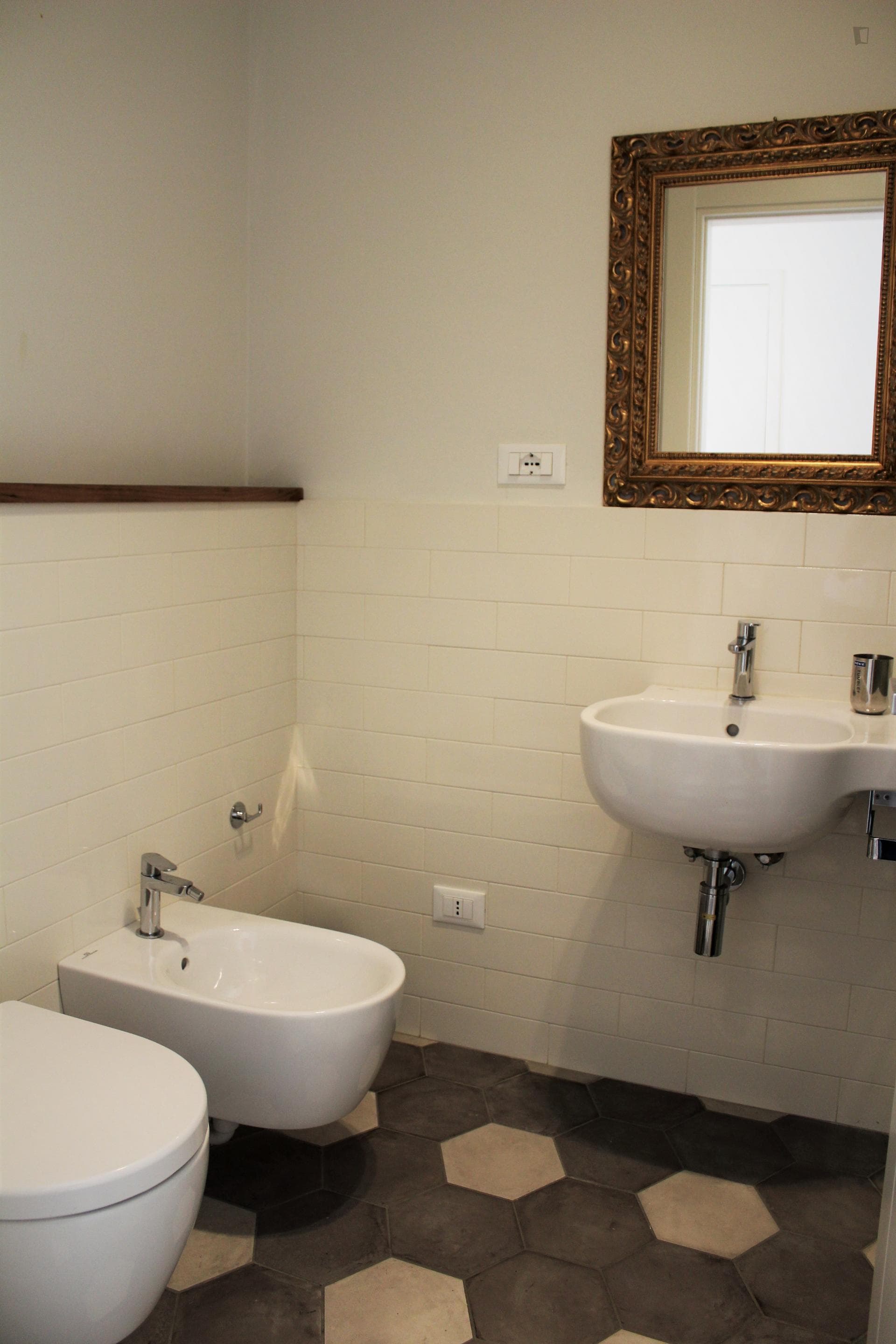 Double bedroom close to Marconi metro station photo 1