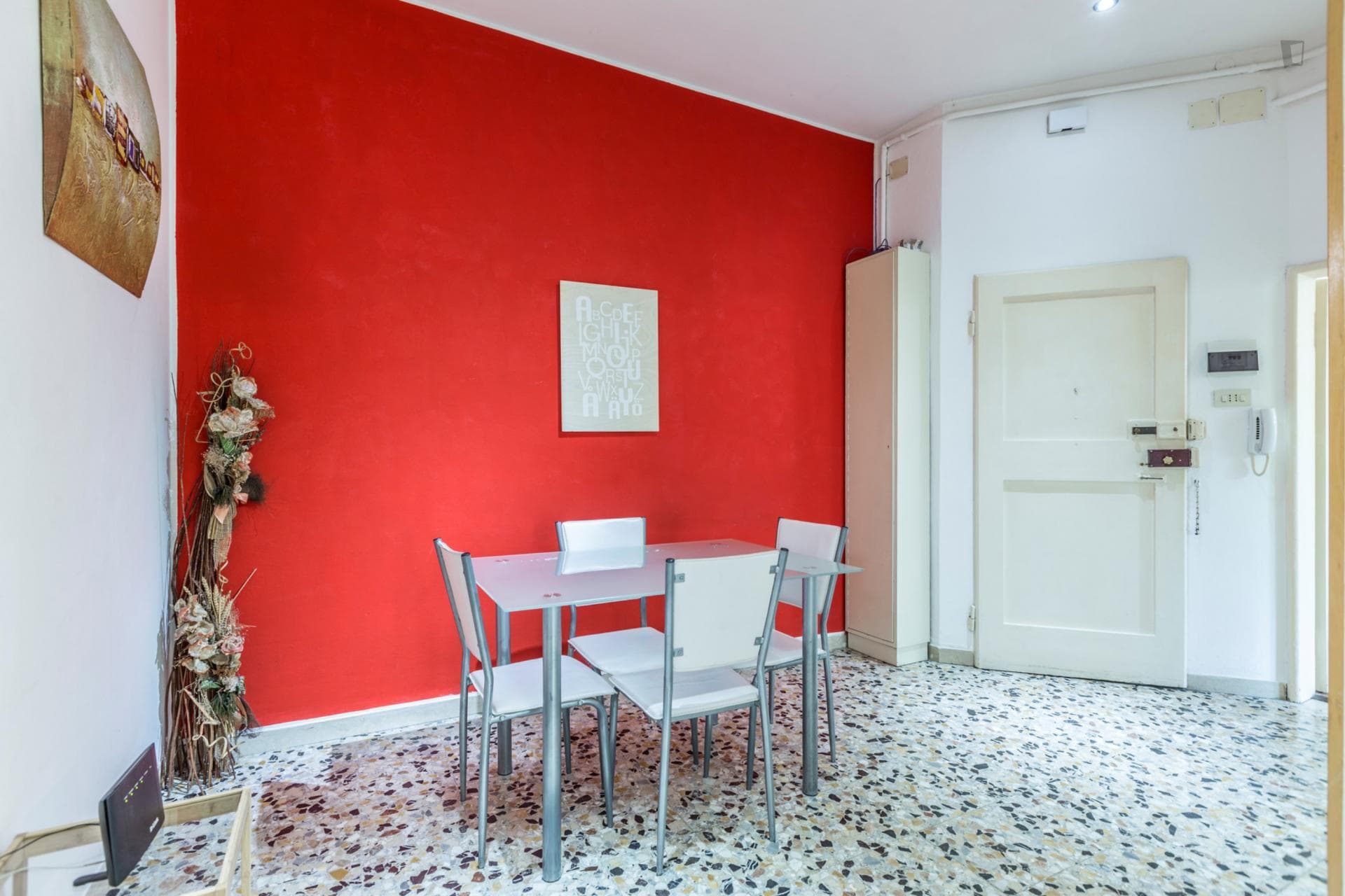 Cosy double bedroom in a 3-bedroom flat, close to the Università di Bologna photo 1