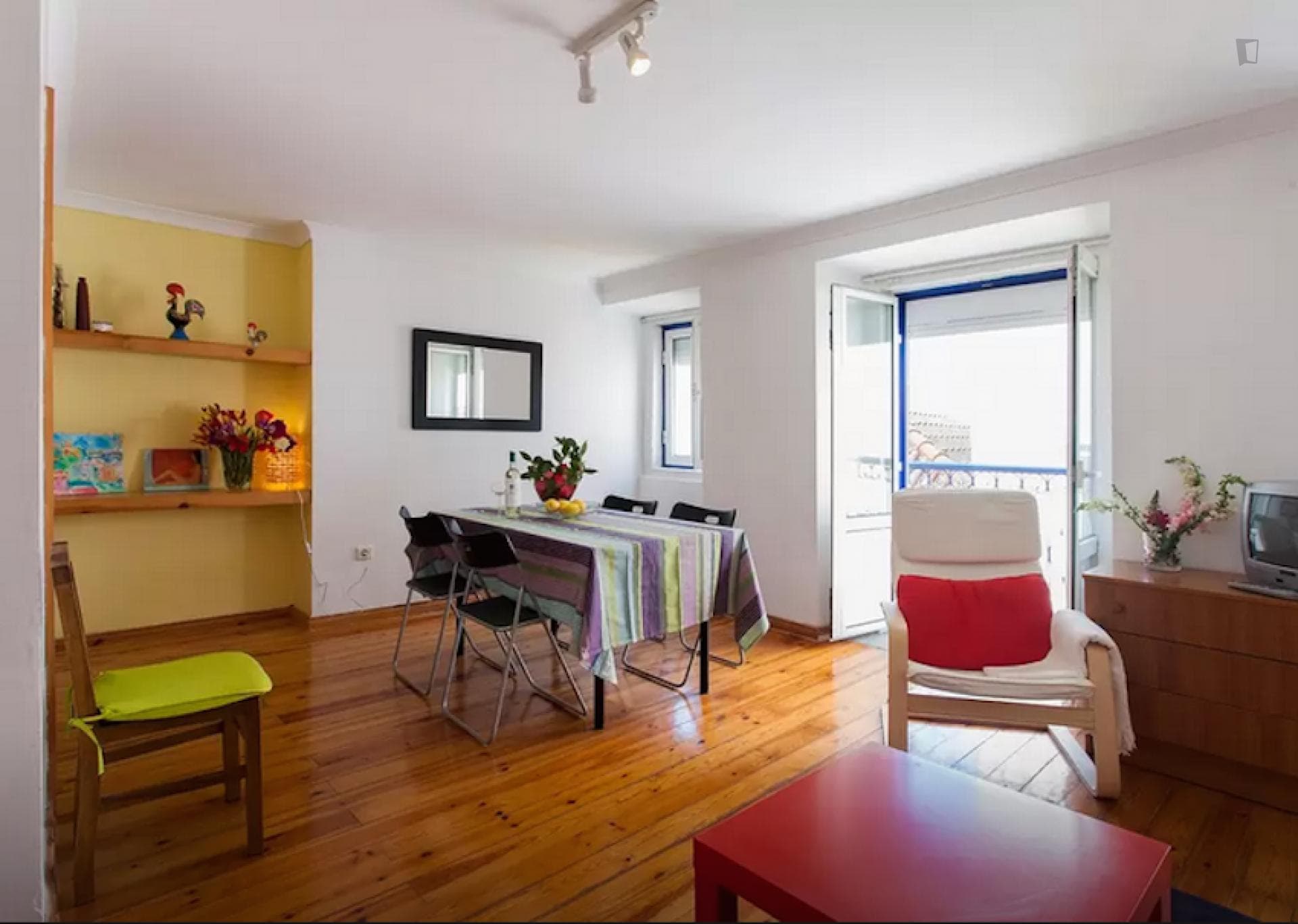 Cool 2-bedroom flat close to Santa Apolónia metro station photo 1