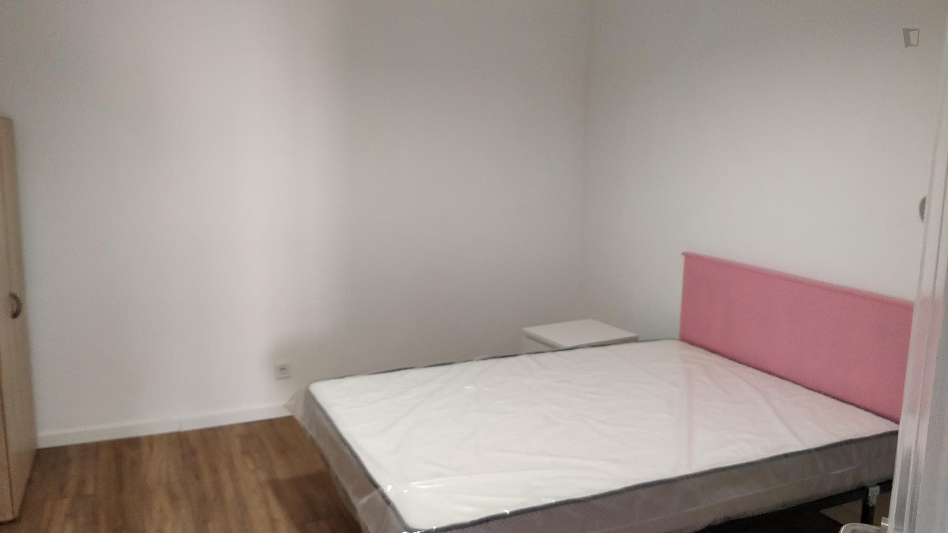 Snug double bedroom in a student flat, in Santos photo 1