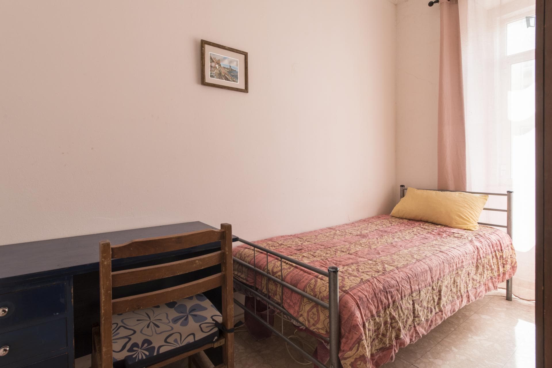 Affordable and bright single bedroom next to Instituto Superior Técnico photo 1