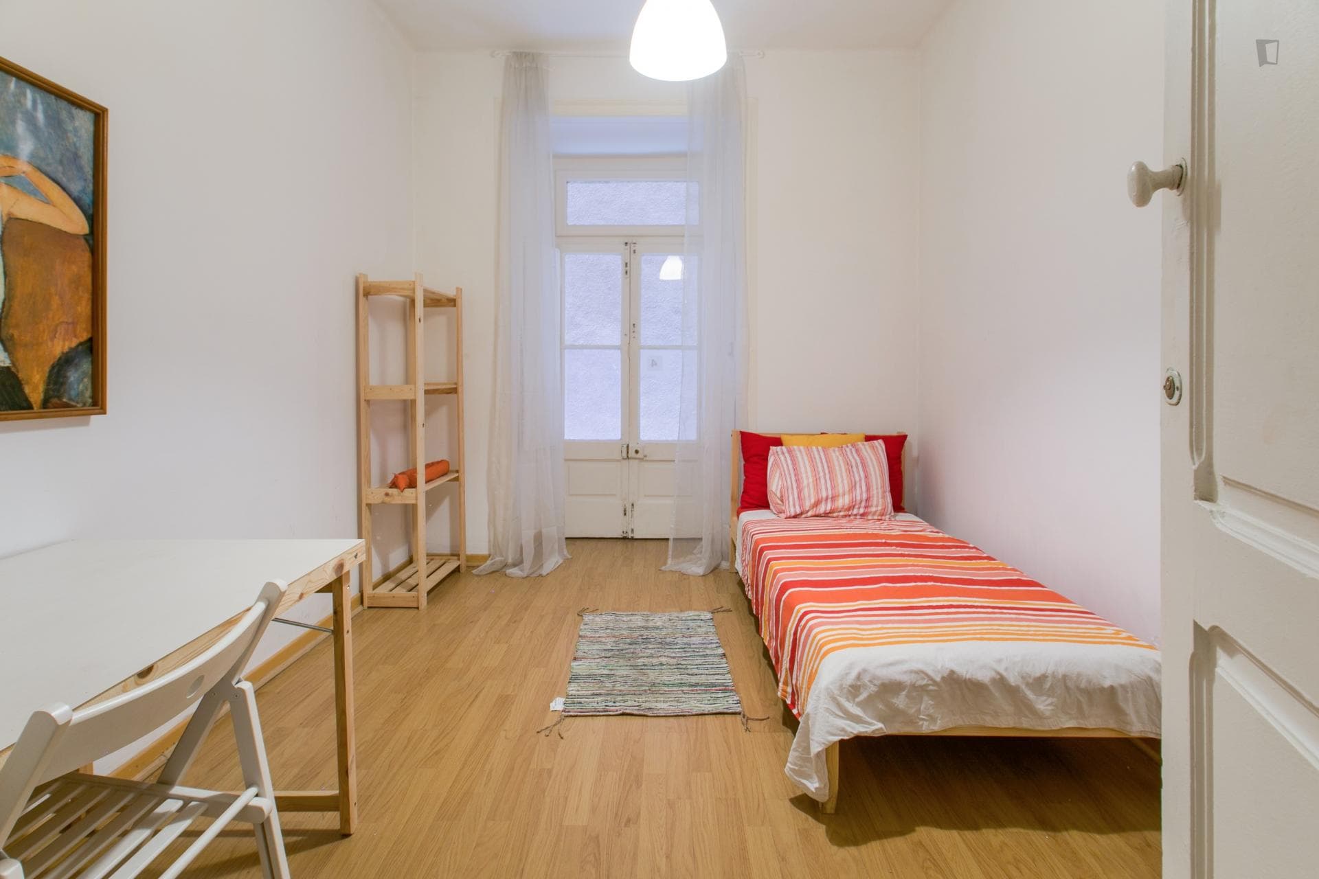 Modern single room close to Marquês de Pombal metro station photo 1