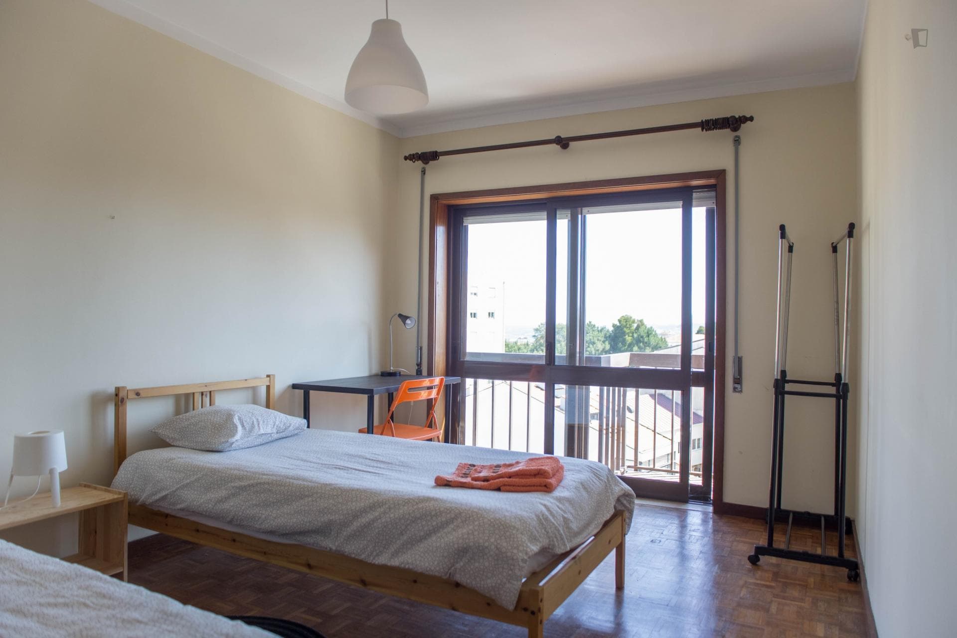 Bright bedroom with an amazing balcony close to Universidade Lusíada Porto photo 1