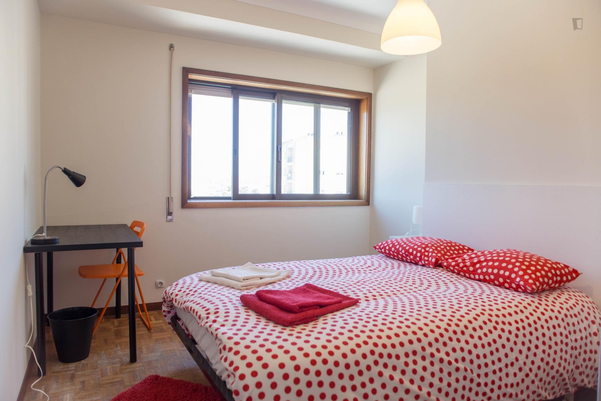 Delightful double bedroom close to Universidade Lusíada Porto photo 1