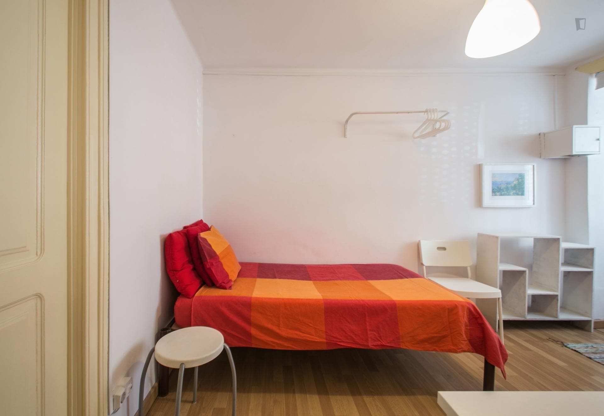 Comfy single bedroom in central Marquês de Pombal photo 1