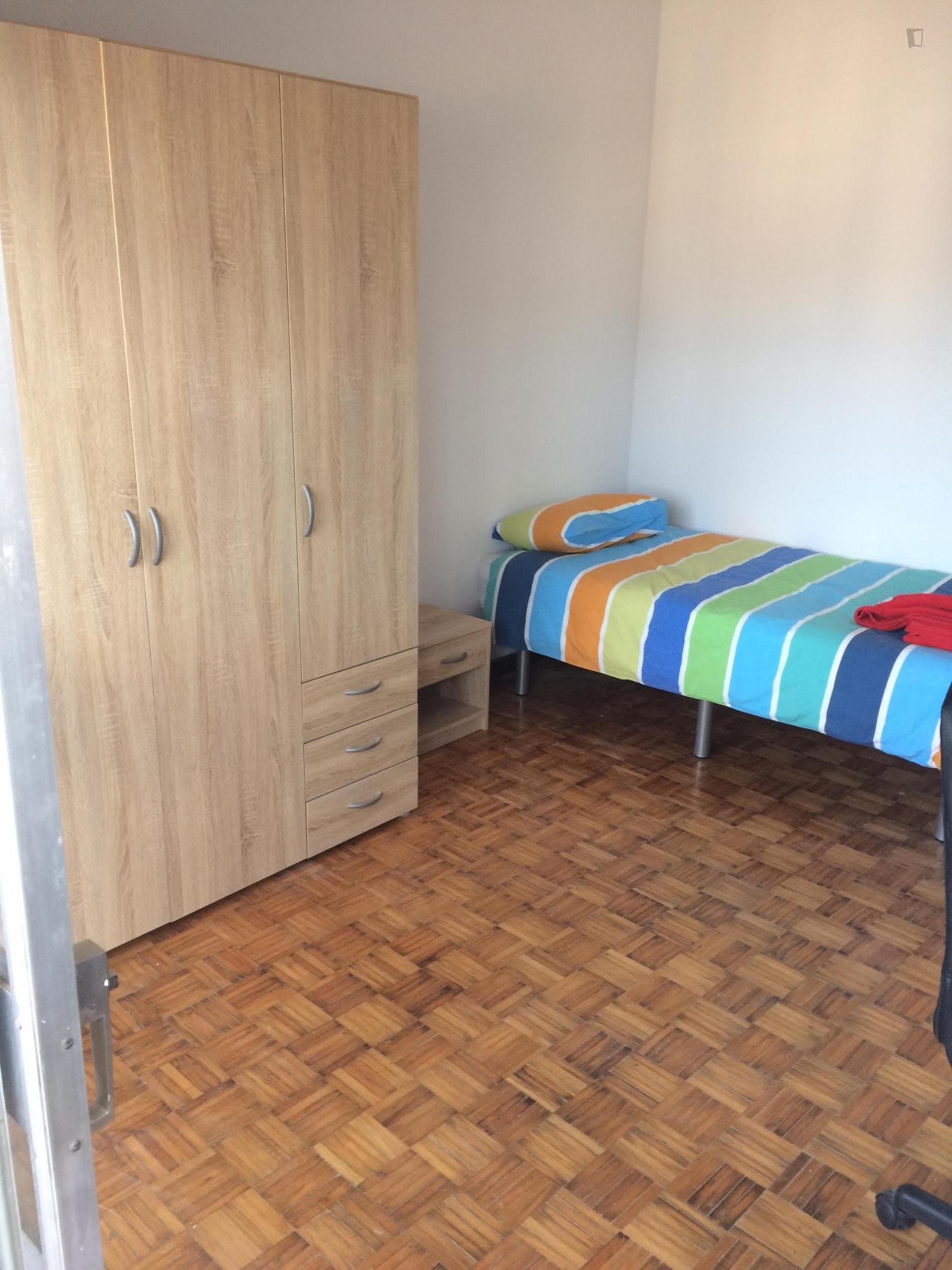 Nice quiet room with balcony near Universities, Metro and FC Porto Stadium photo 1