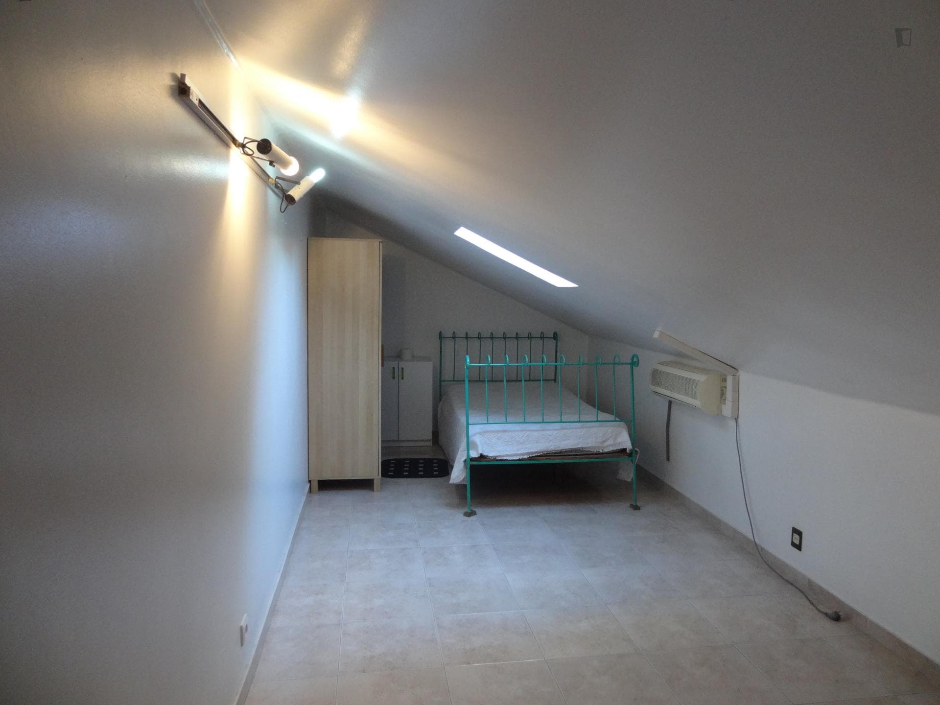 Comfy and clean single bedroom in Benfica photo 1