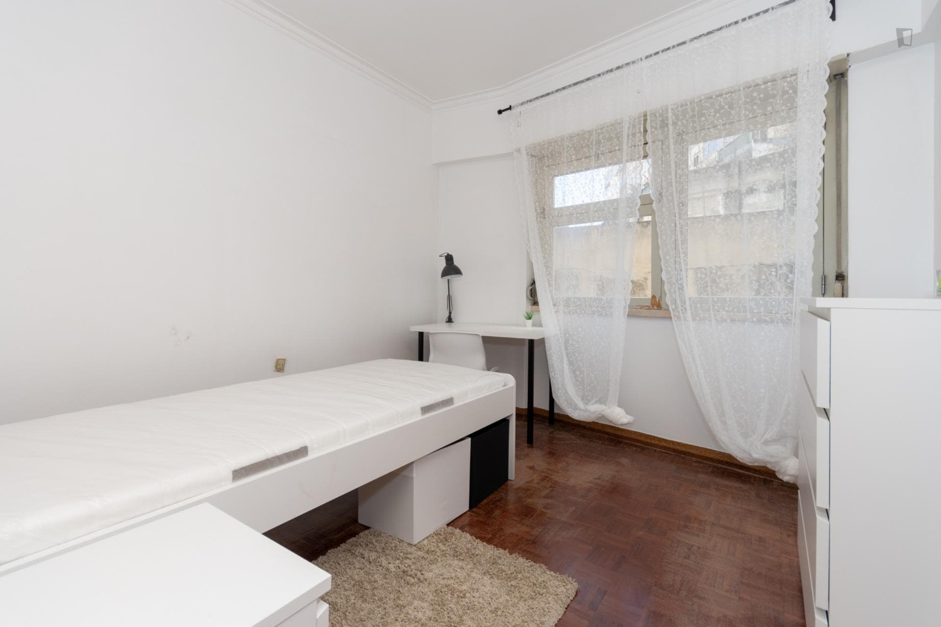 Very cosy single bedroom in residential Póvoa de Santo Adrião photo 1