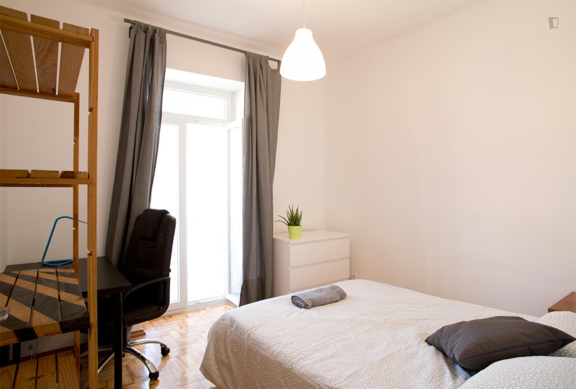 Double bedroom near Universidade Autónoma de Lisboa photo 1