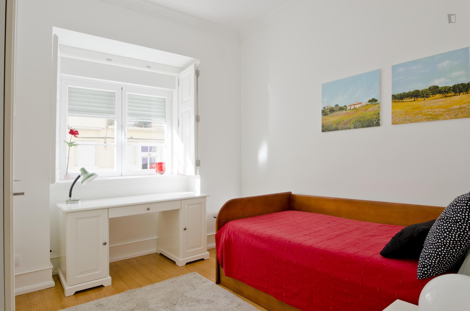 Very cool single bedroom next to Instituto Superior Técnico photo 1