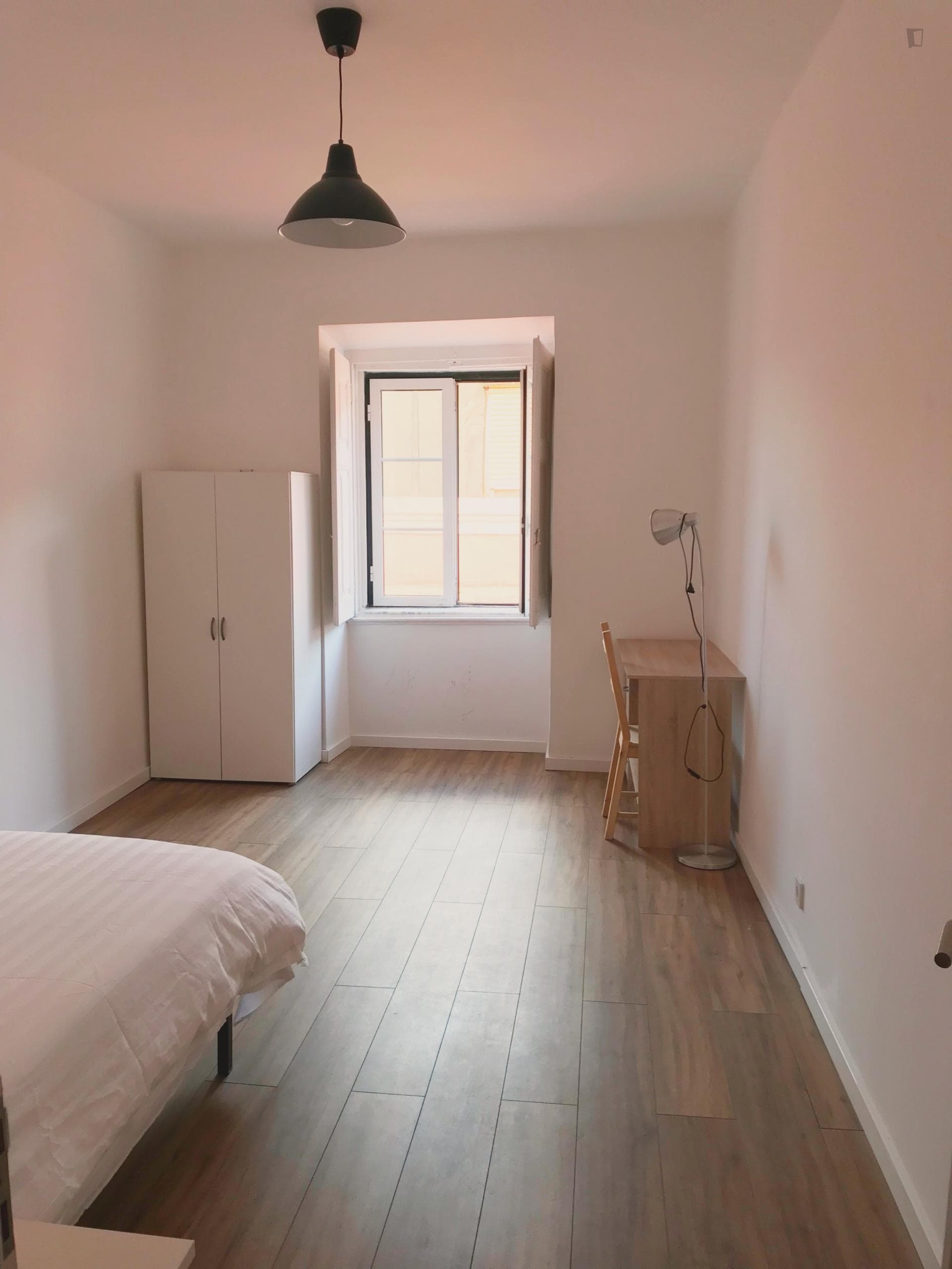 Inviting double bedroom near the Santos train station photo 1